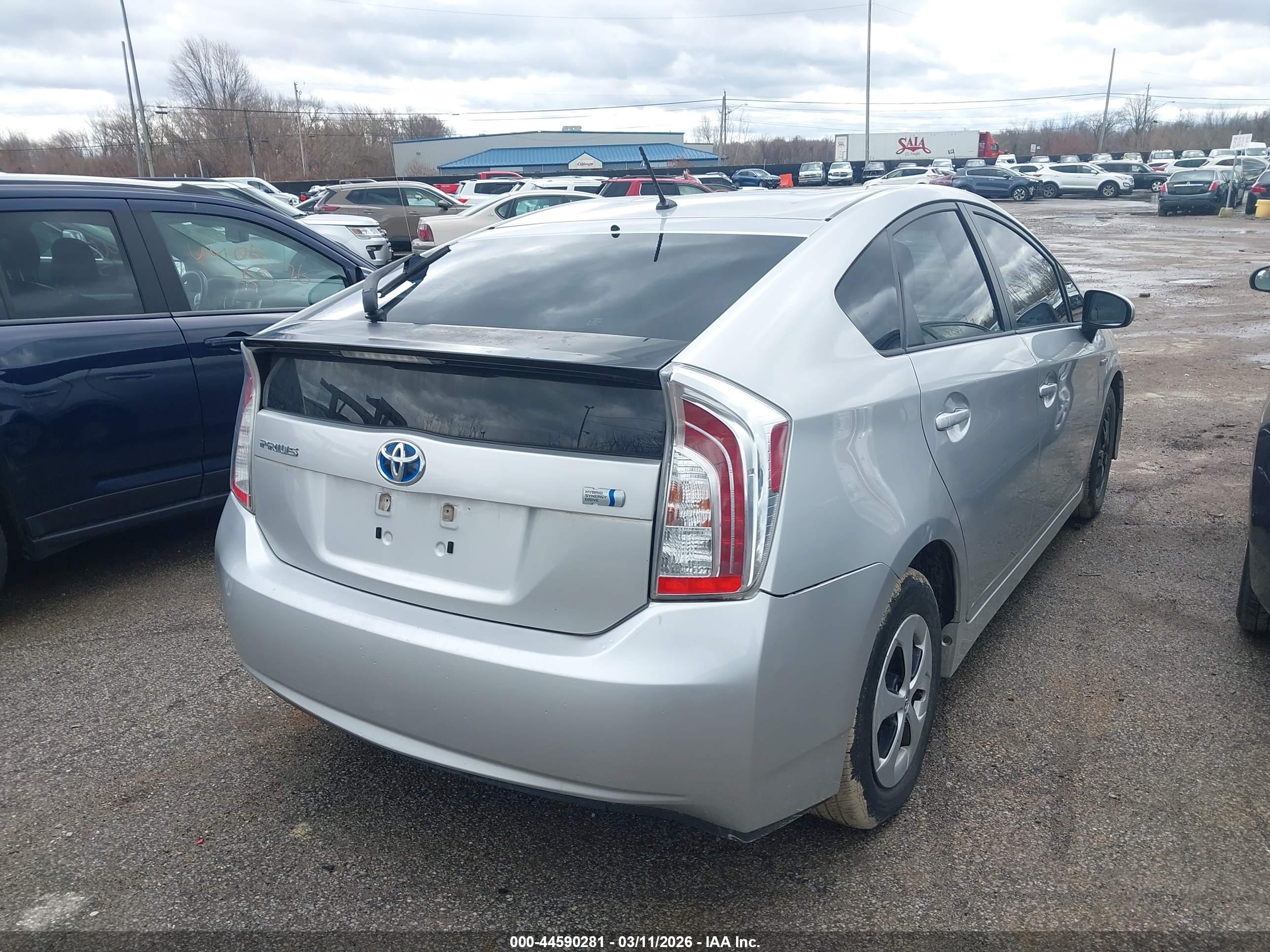 TOYOTA PRIUS image 4