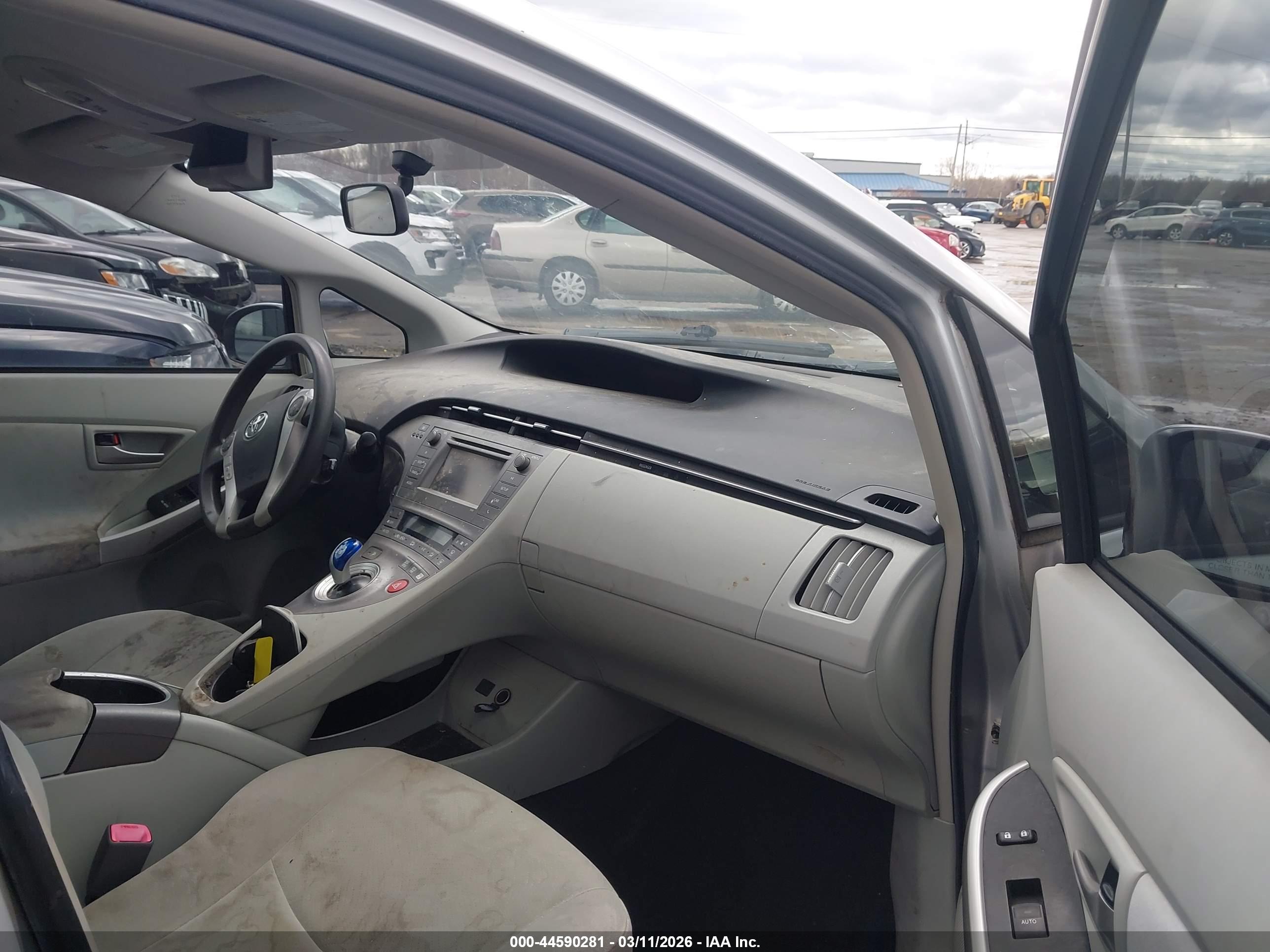 TOYOTA PRIUS image 5
