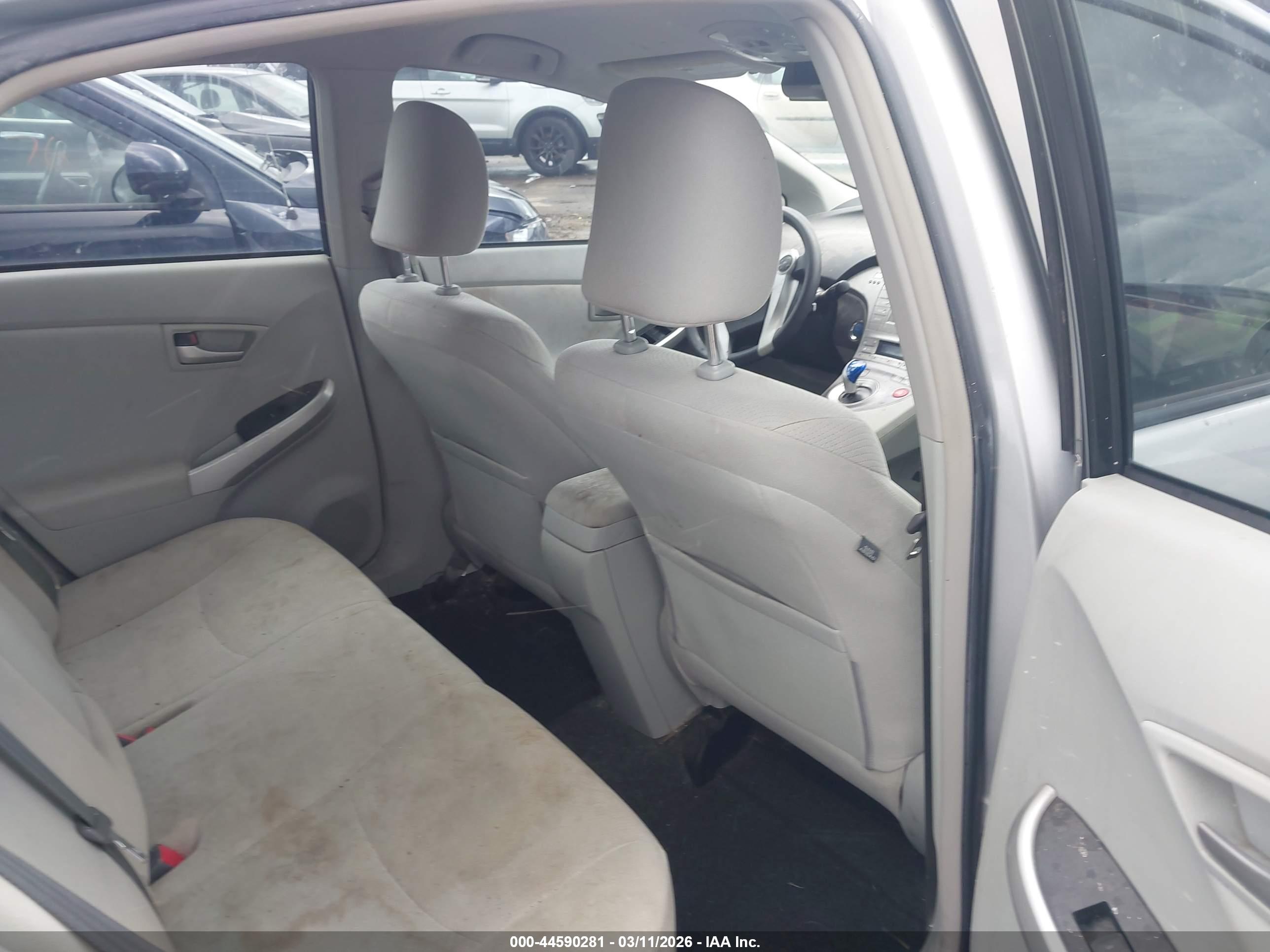 TOYOTA PRIUS image 8