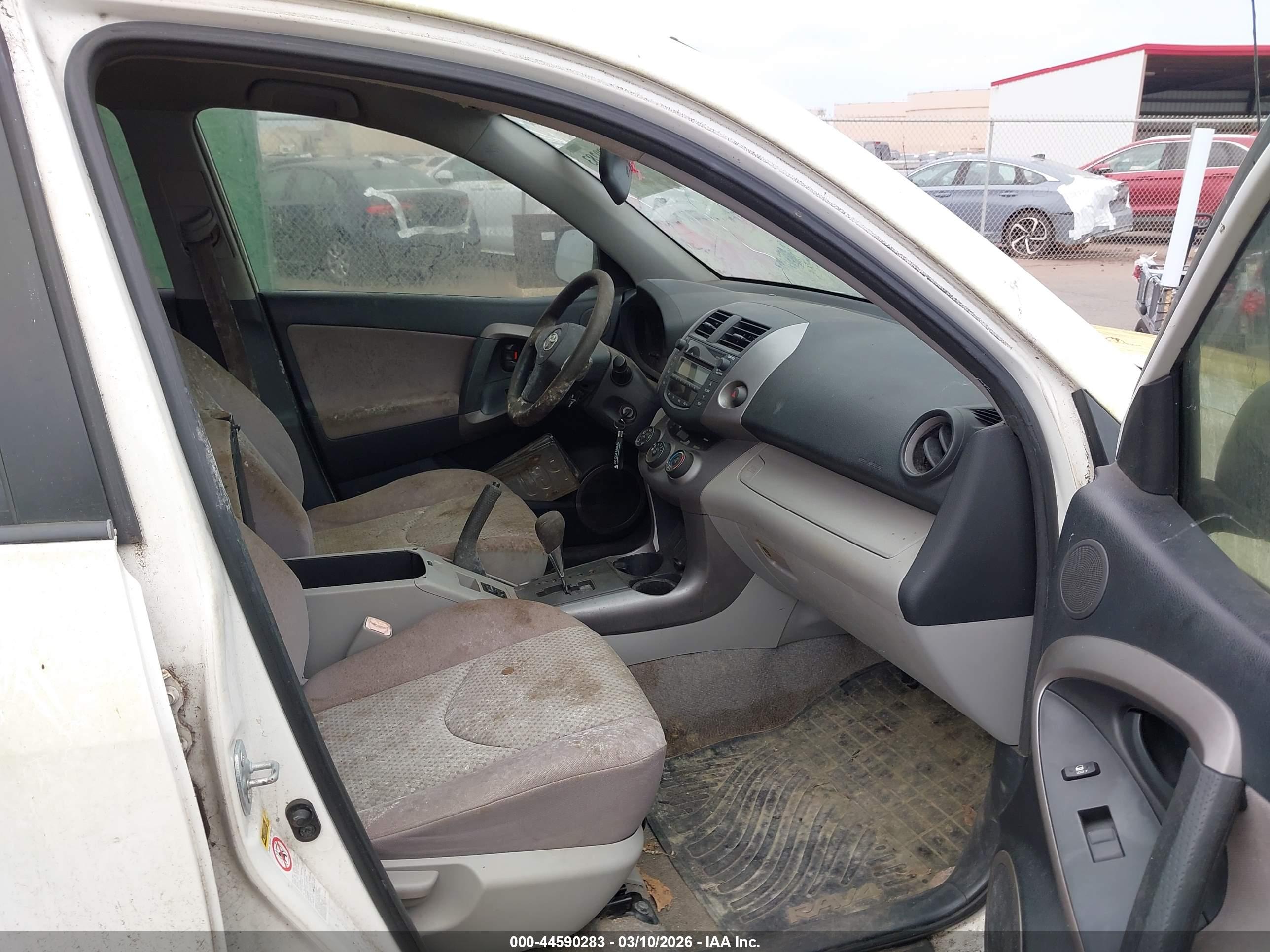 TOYOTA RAV4 image 5