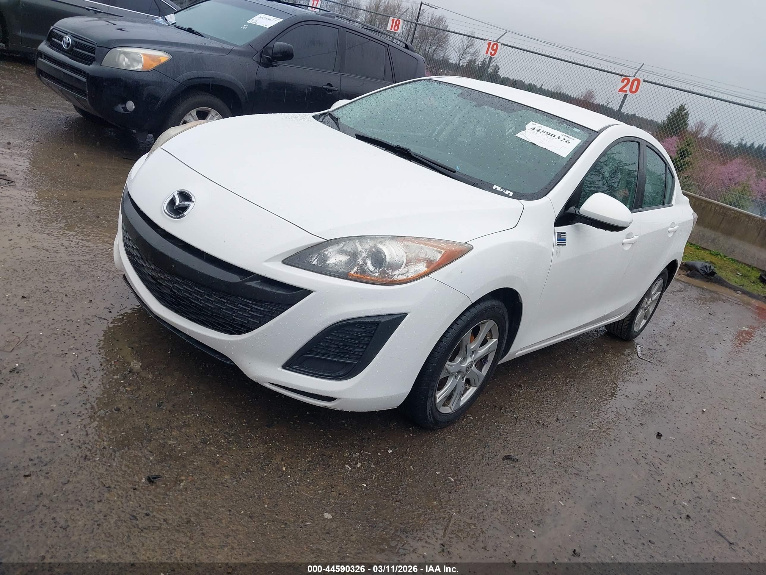 MAZDA MAZDA3 image 2