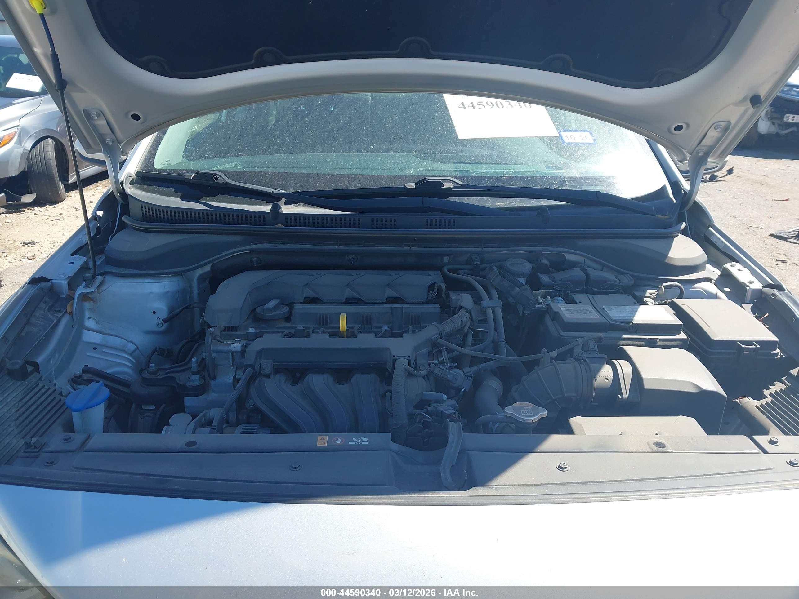HYUNDAI ACCENT image 10