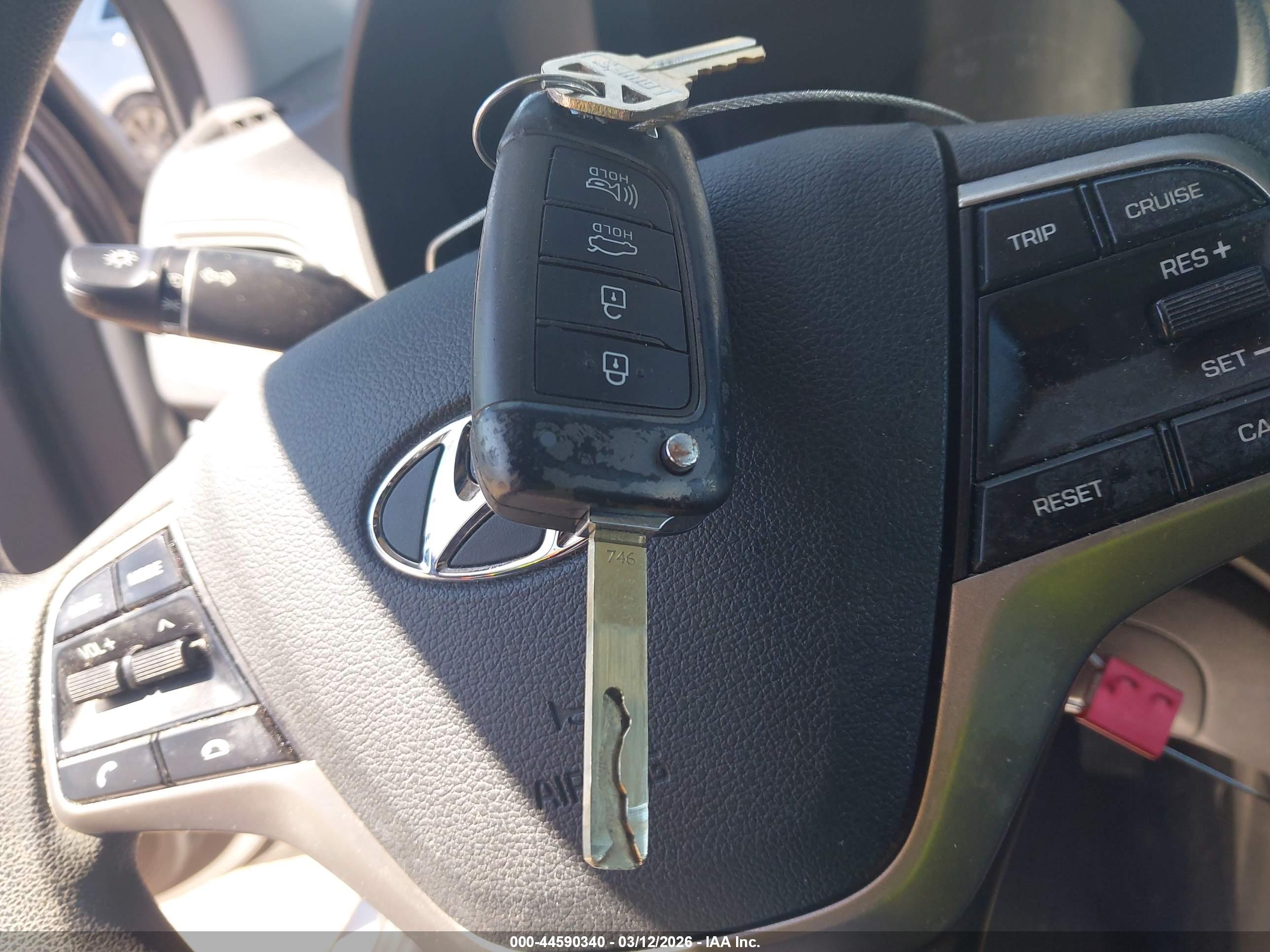 HYUNDAI ACCENT image 11