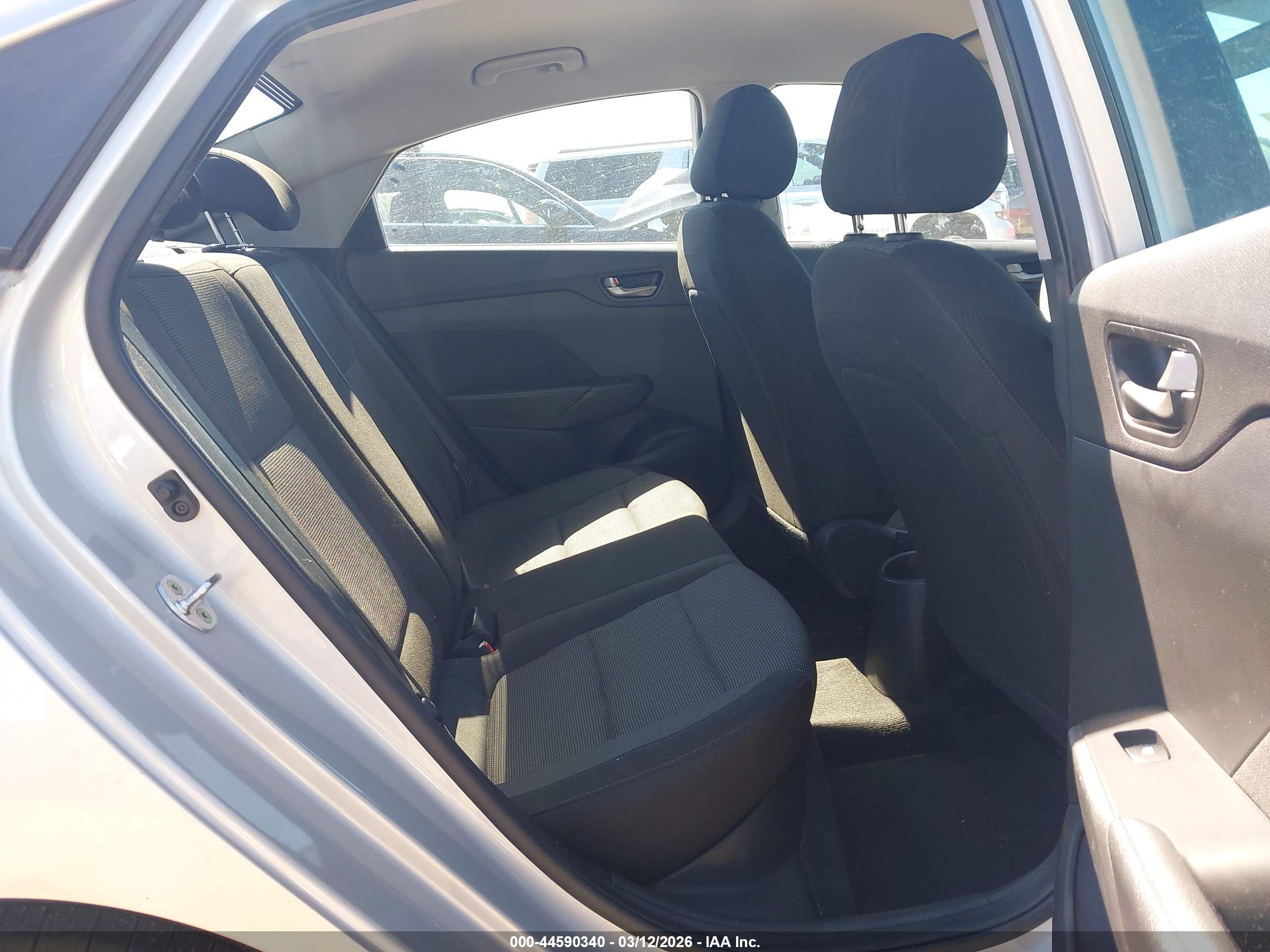 HYUNDAI ACCENT image 8