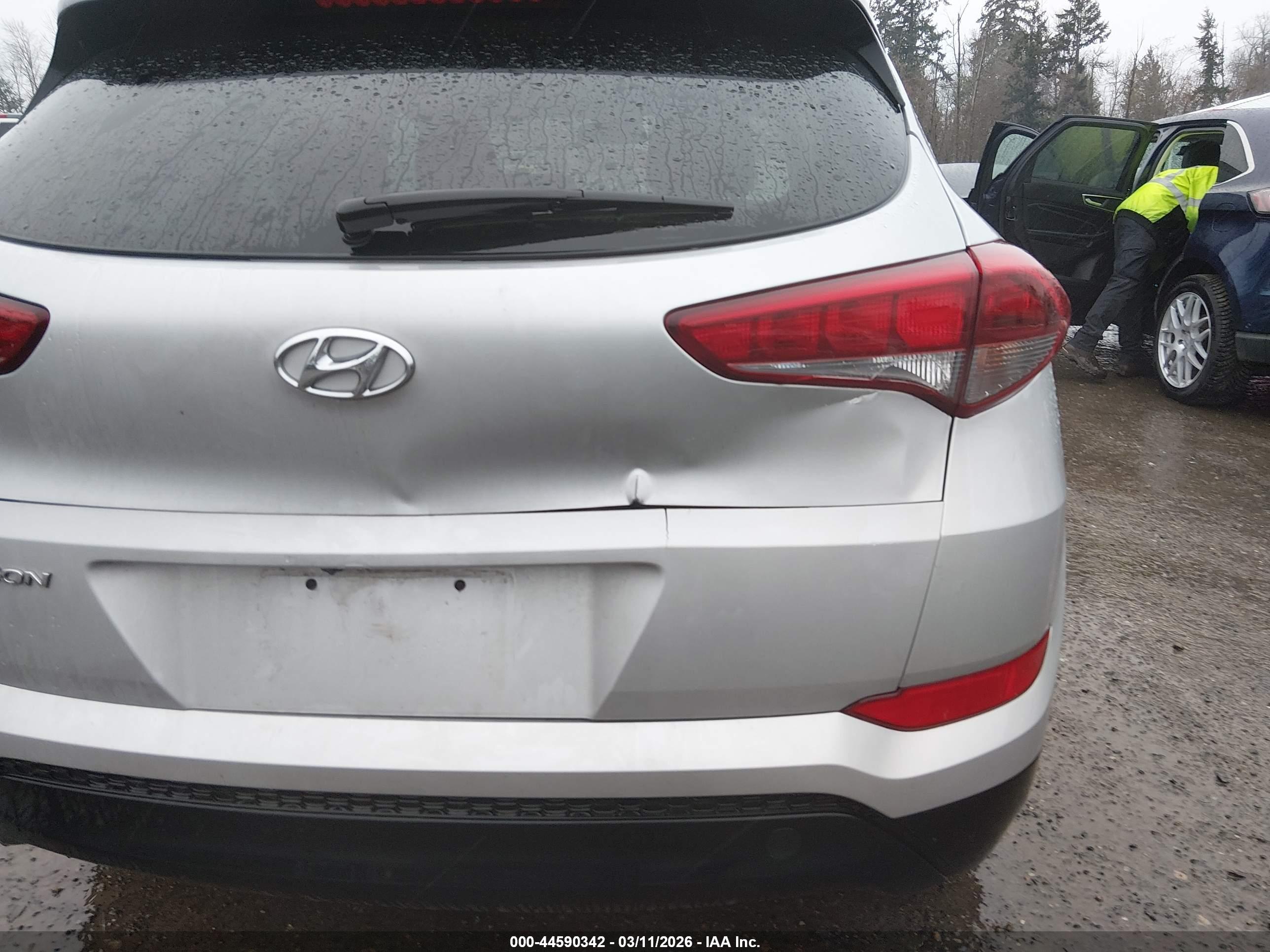 HYUNDAI TUCSON image 6