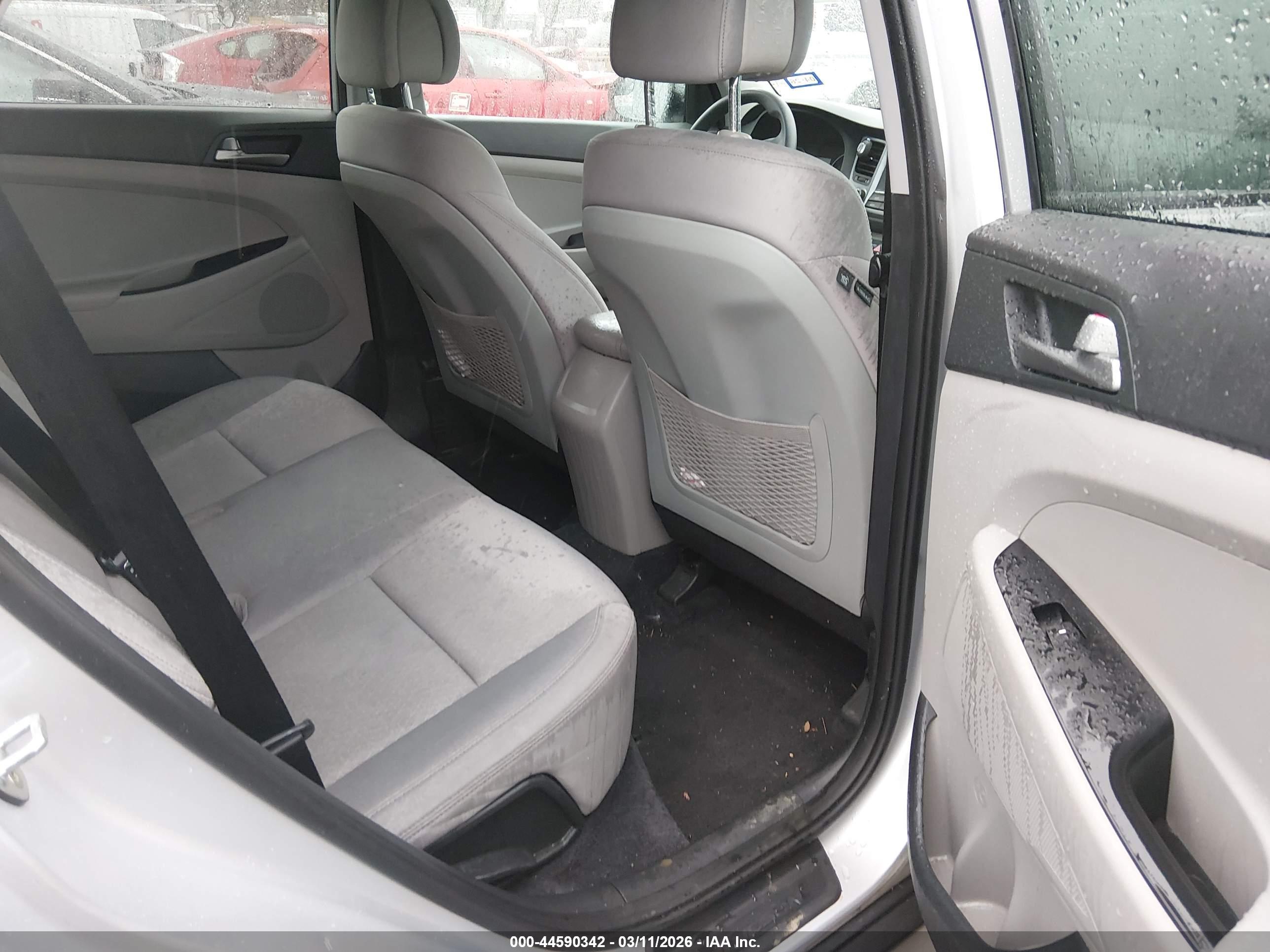 HYUNDAI TUCSON image 8