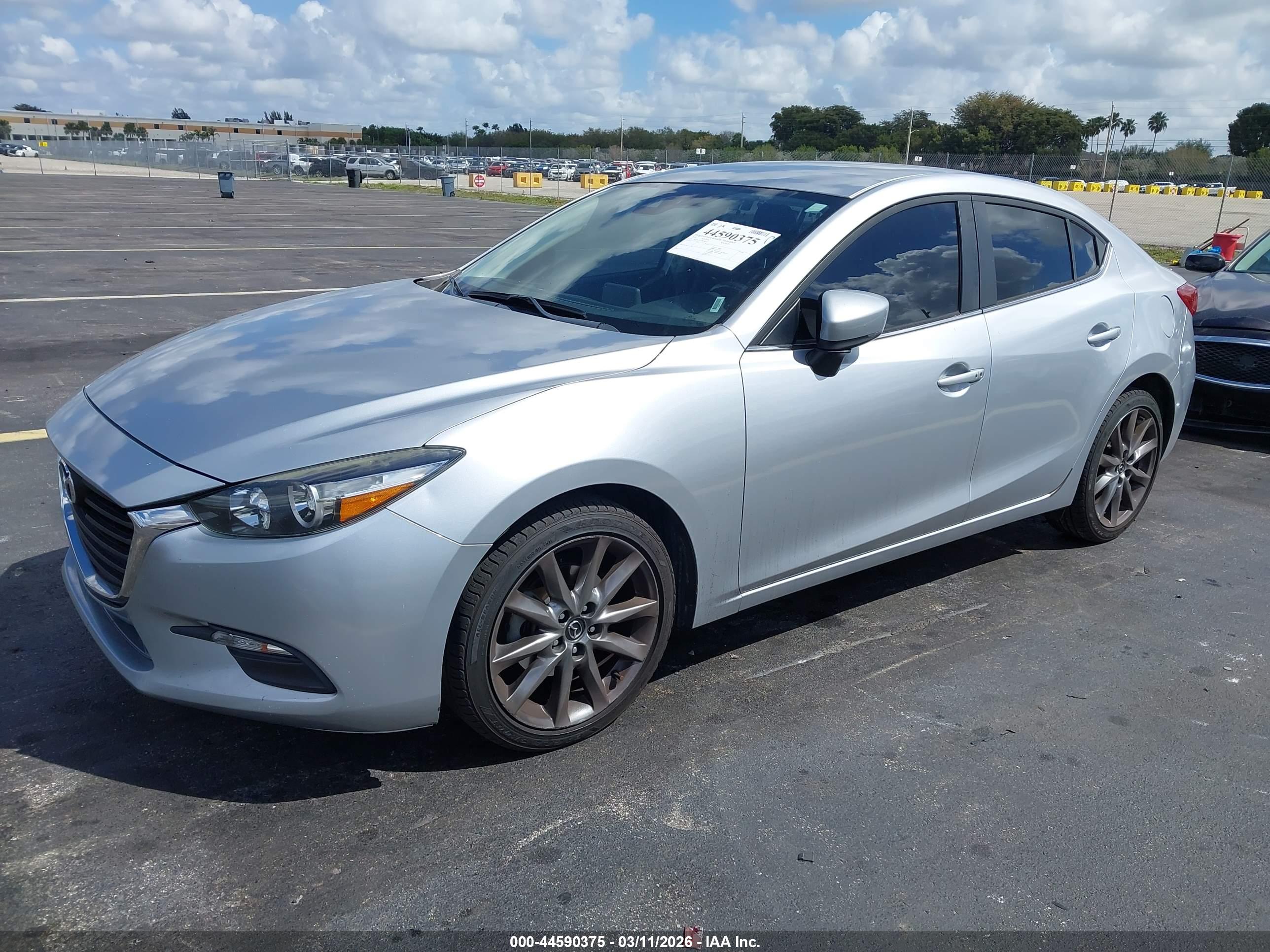 MAZDA MAZDA3 image 2