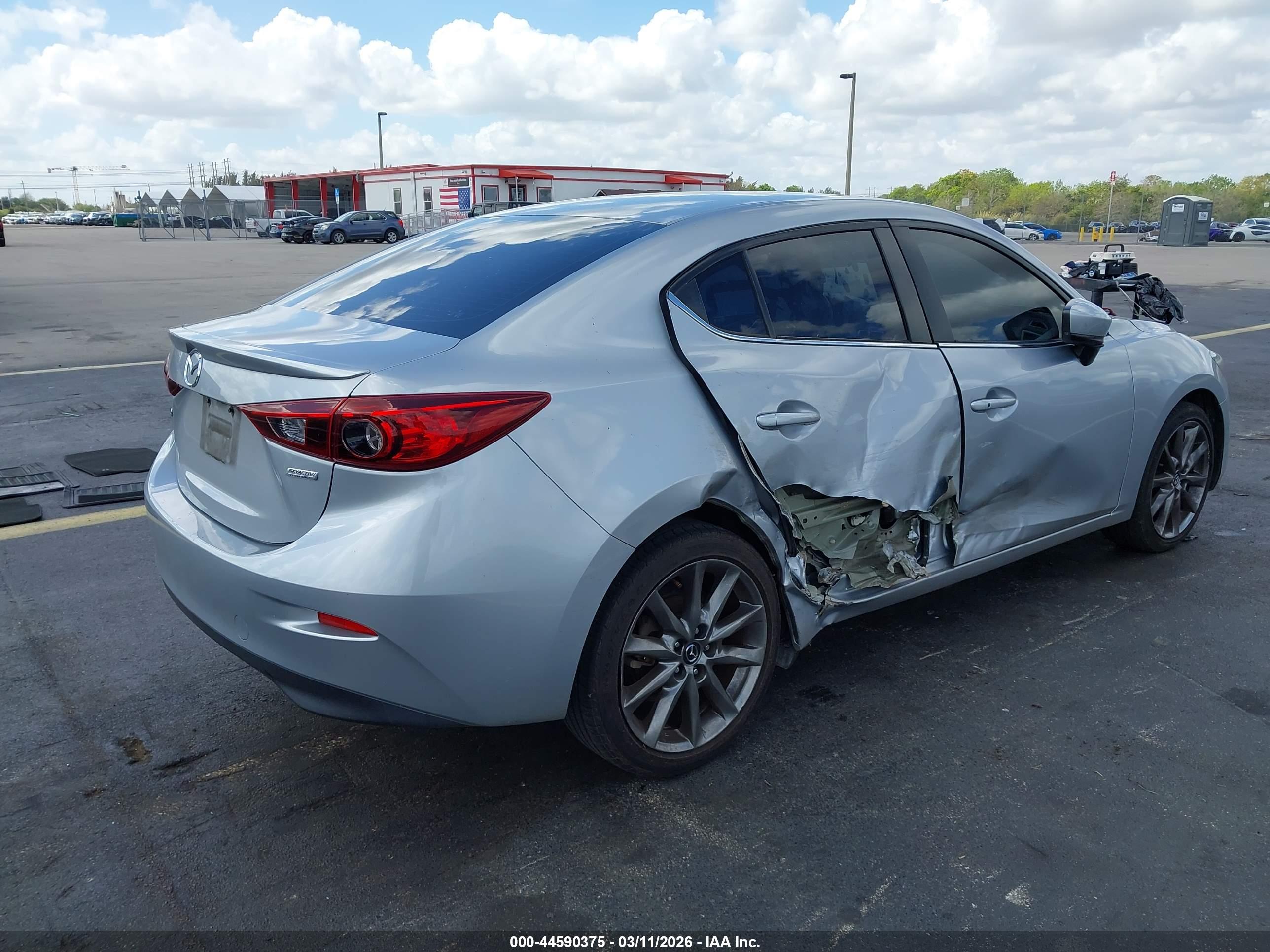 MAZDA MAZDA3 image 4