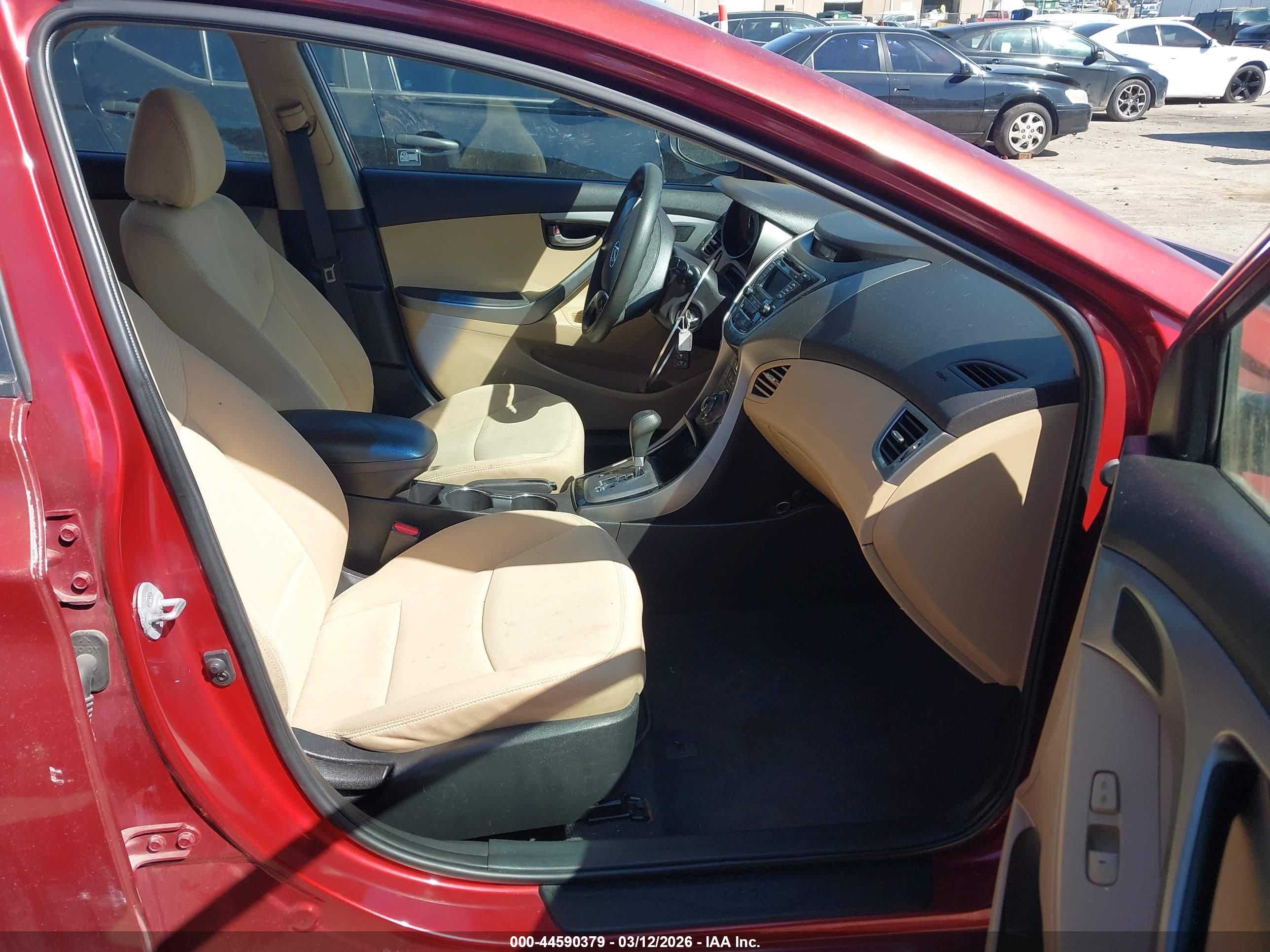 HYUNDAI ELANTRA image 5