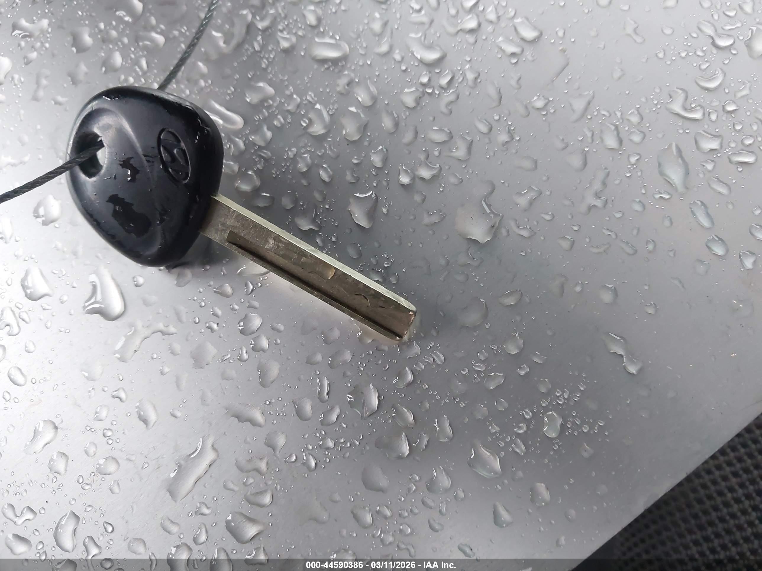 HYUNDAI ACCENT image 11