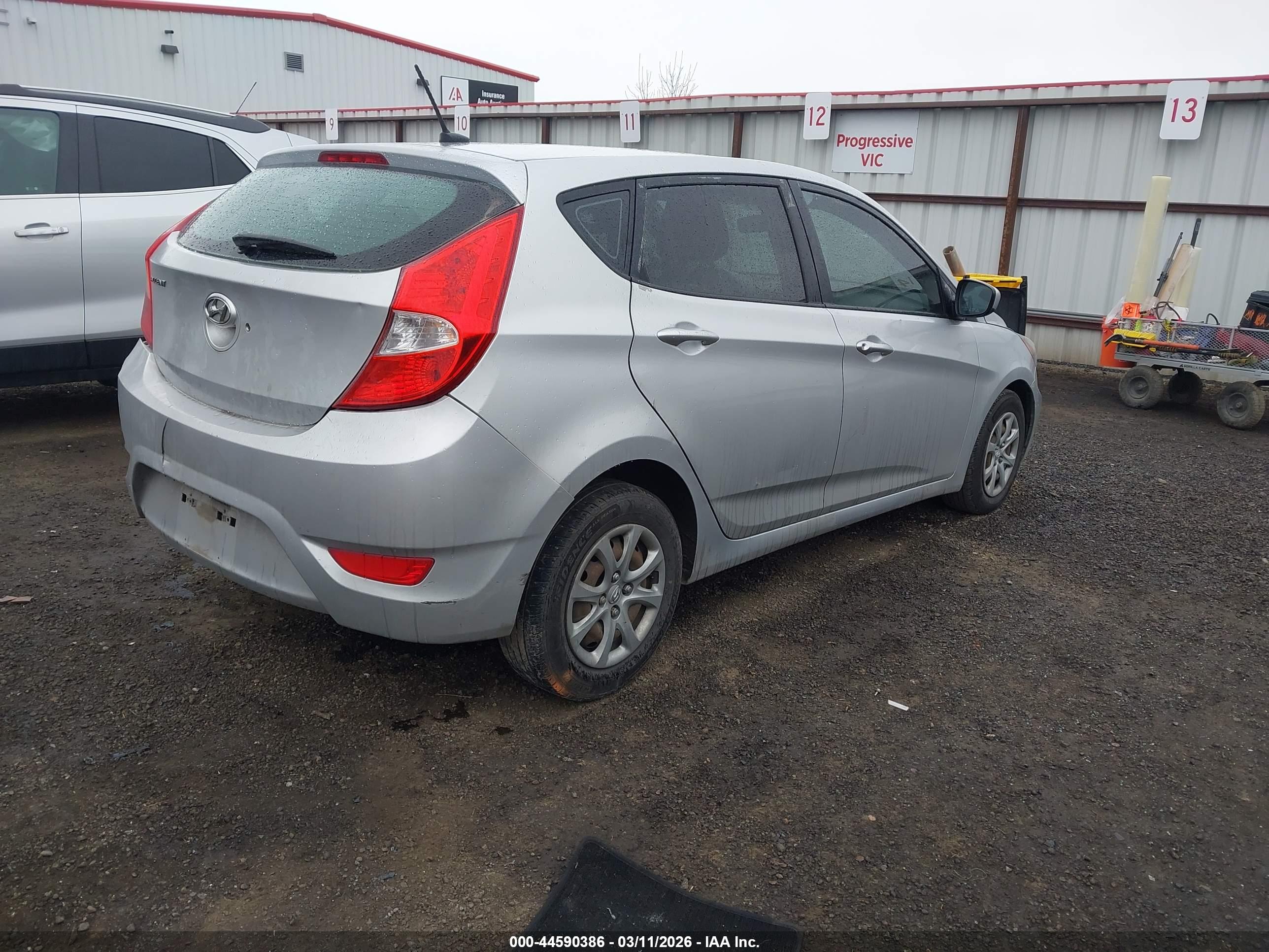 HYUNDAI ACCENT image 4