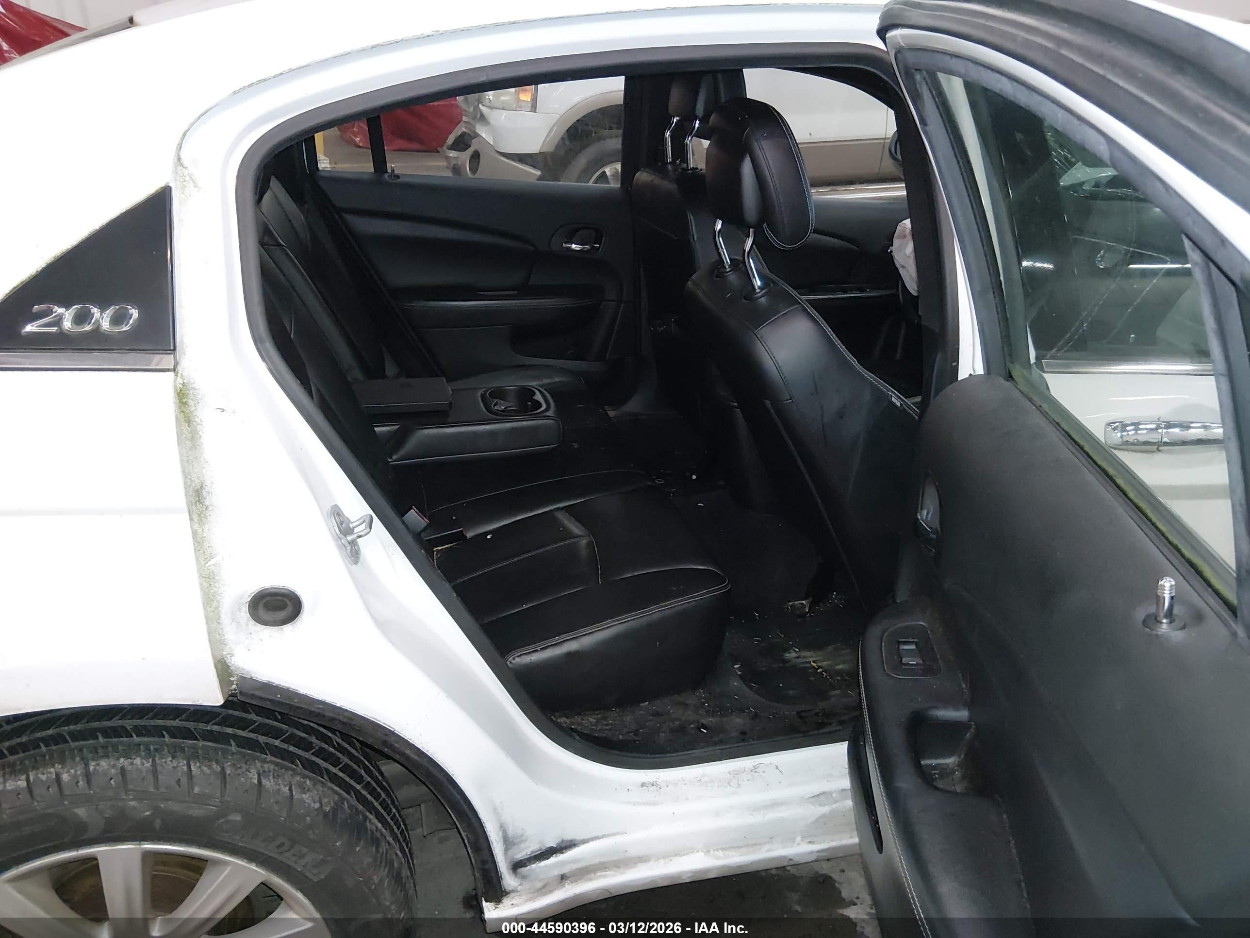 CHRYSLER 200 image 8