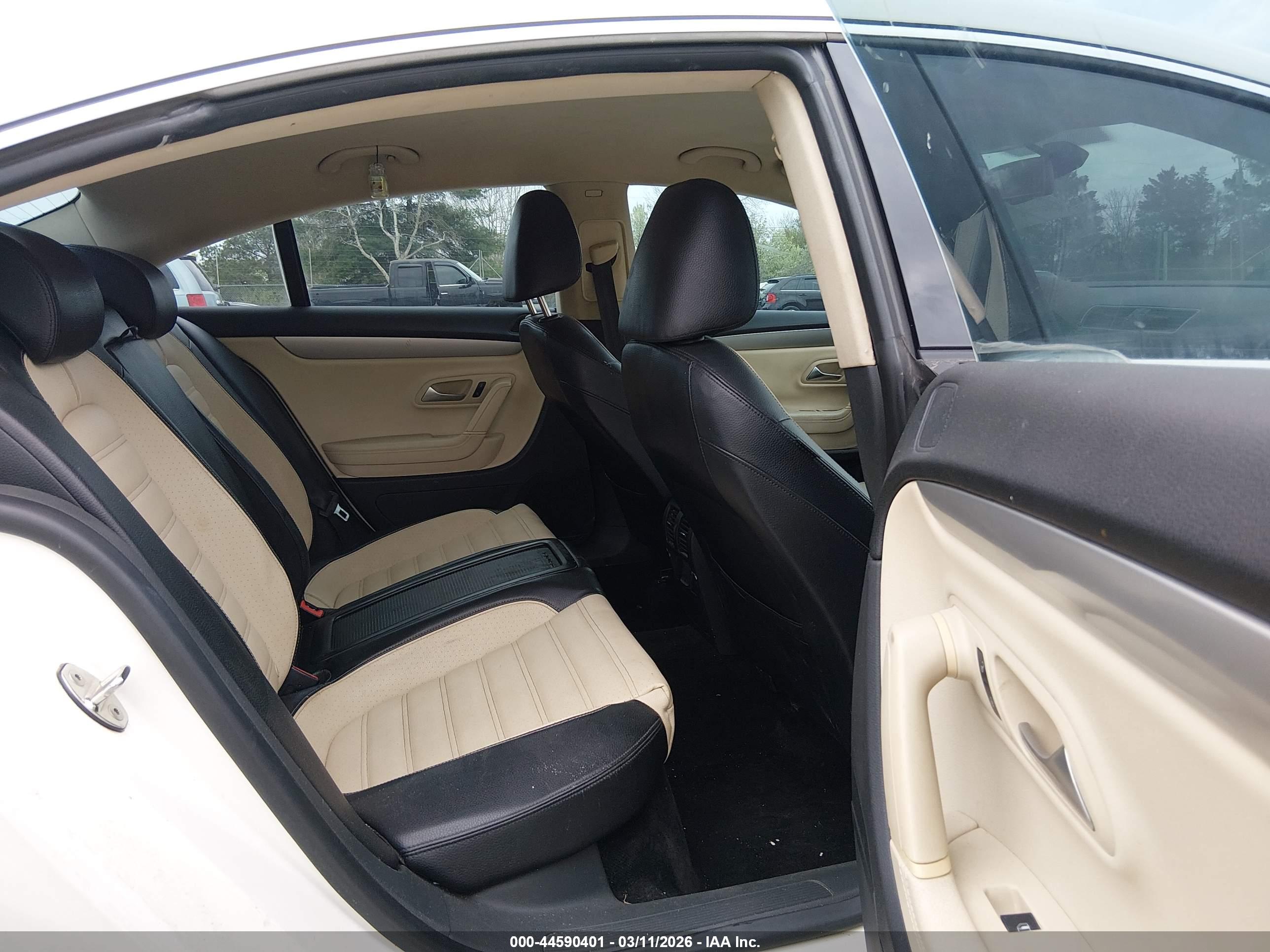 VOLKSWAGEN CC image 8