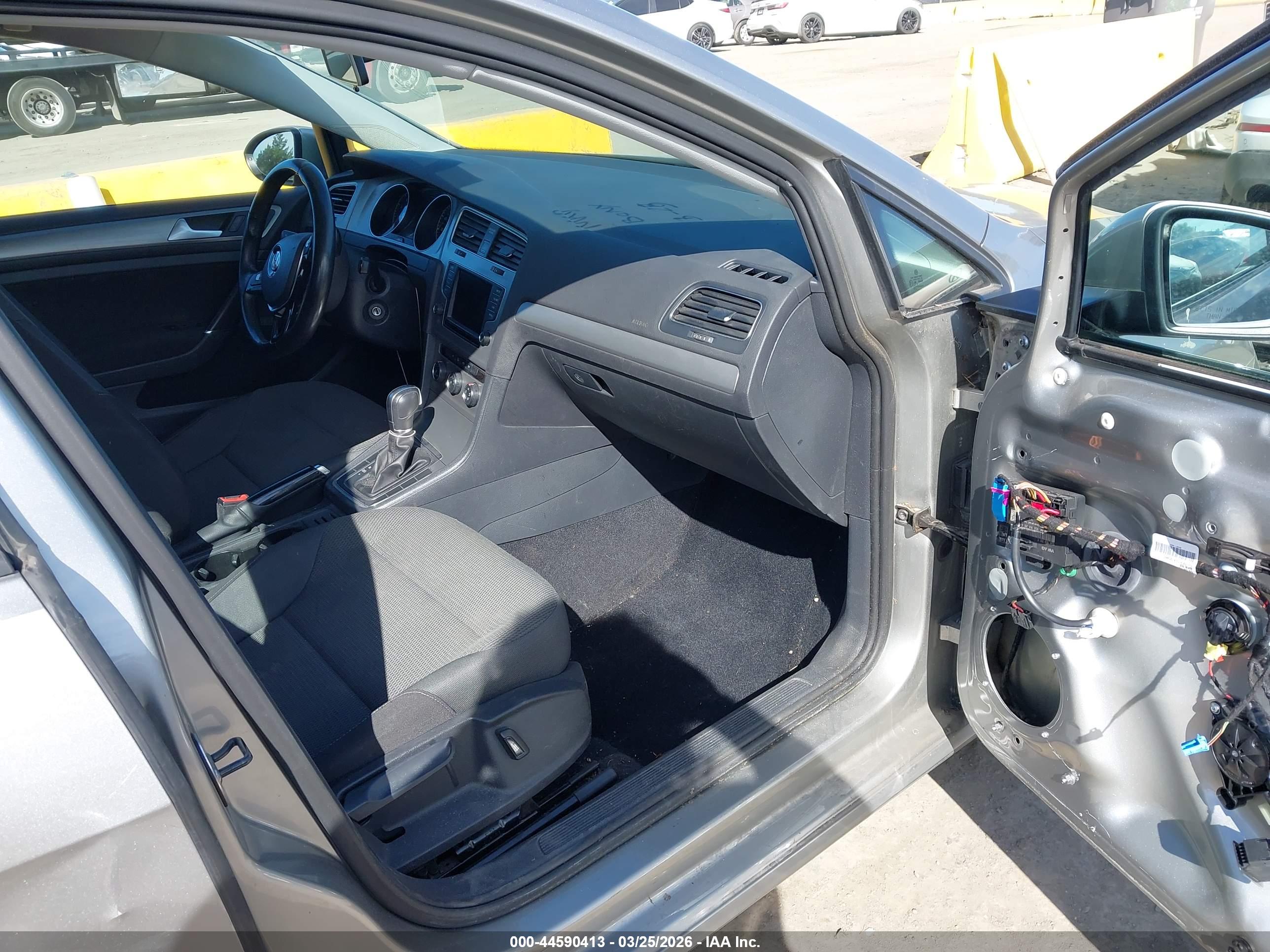 VOLKSWAGEN GOLF image 5