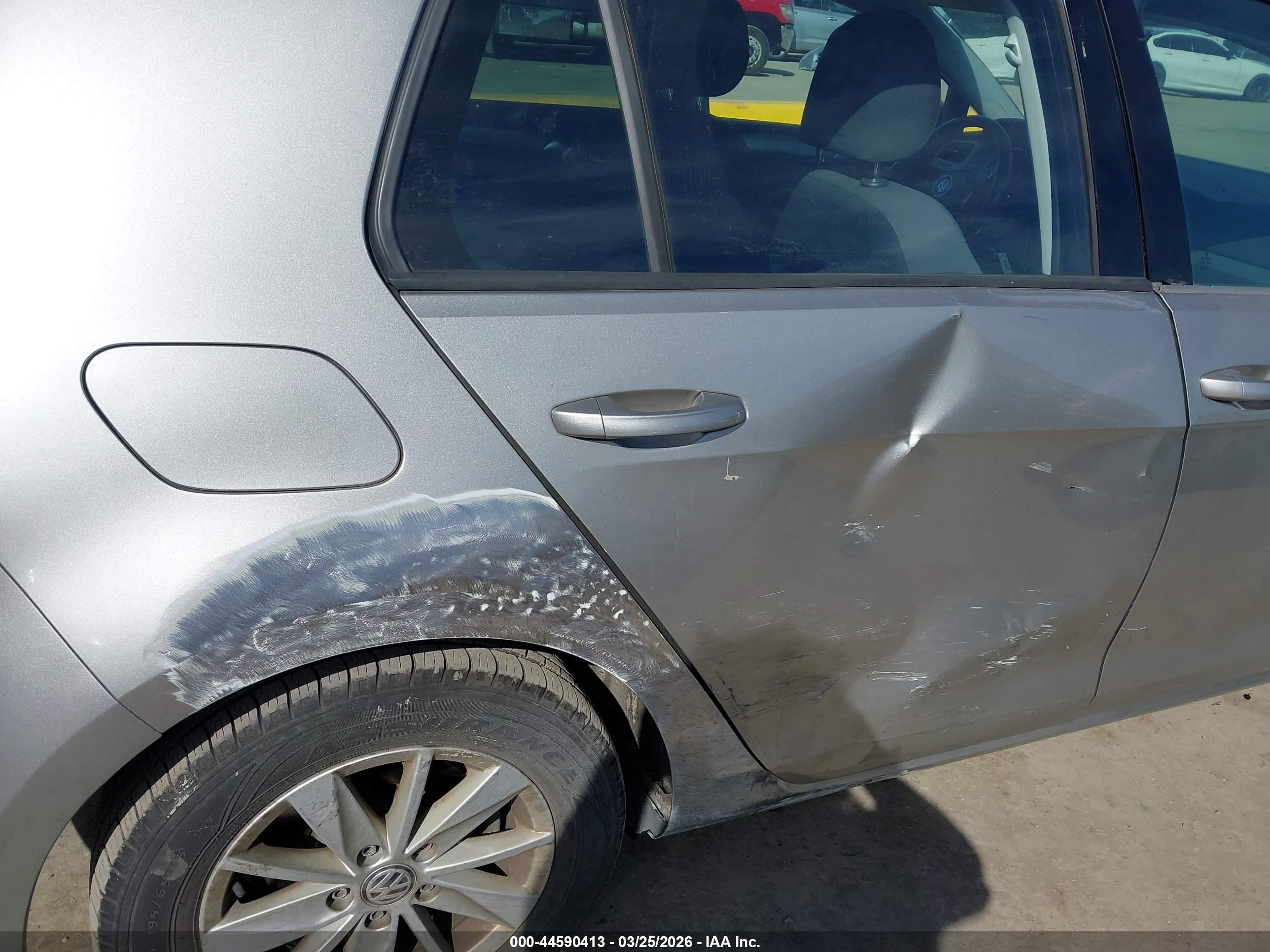VOLKSWAGEN GOLF image 6