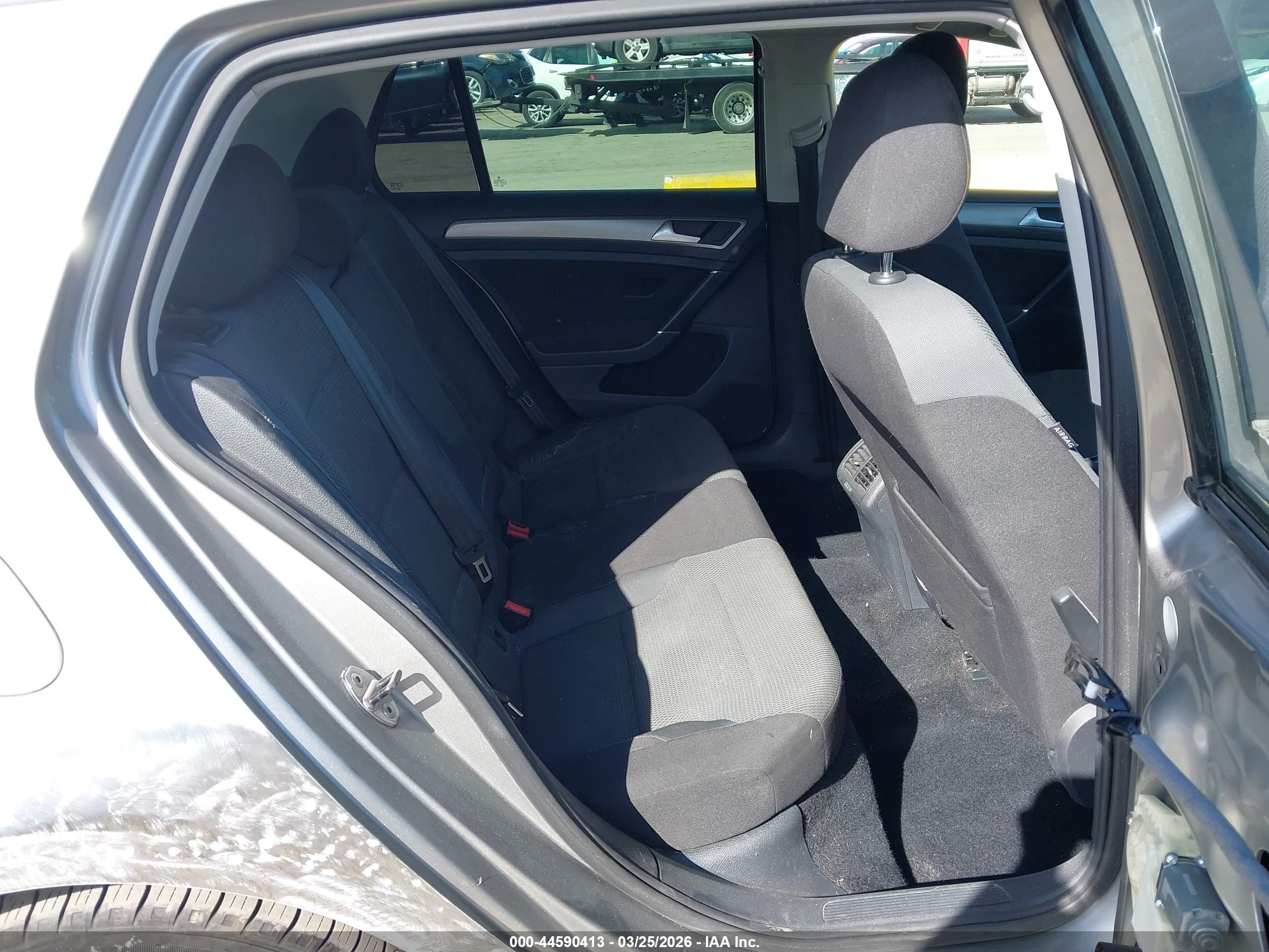 VOLKSWAGEN GOLF image 8