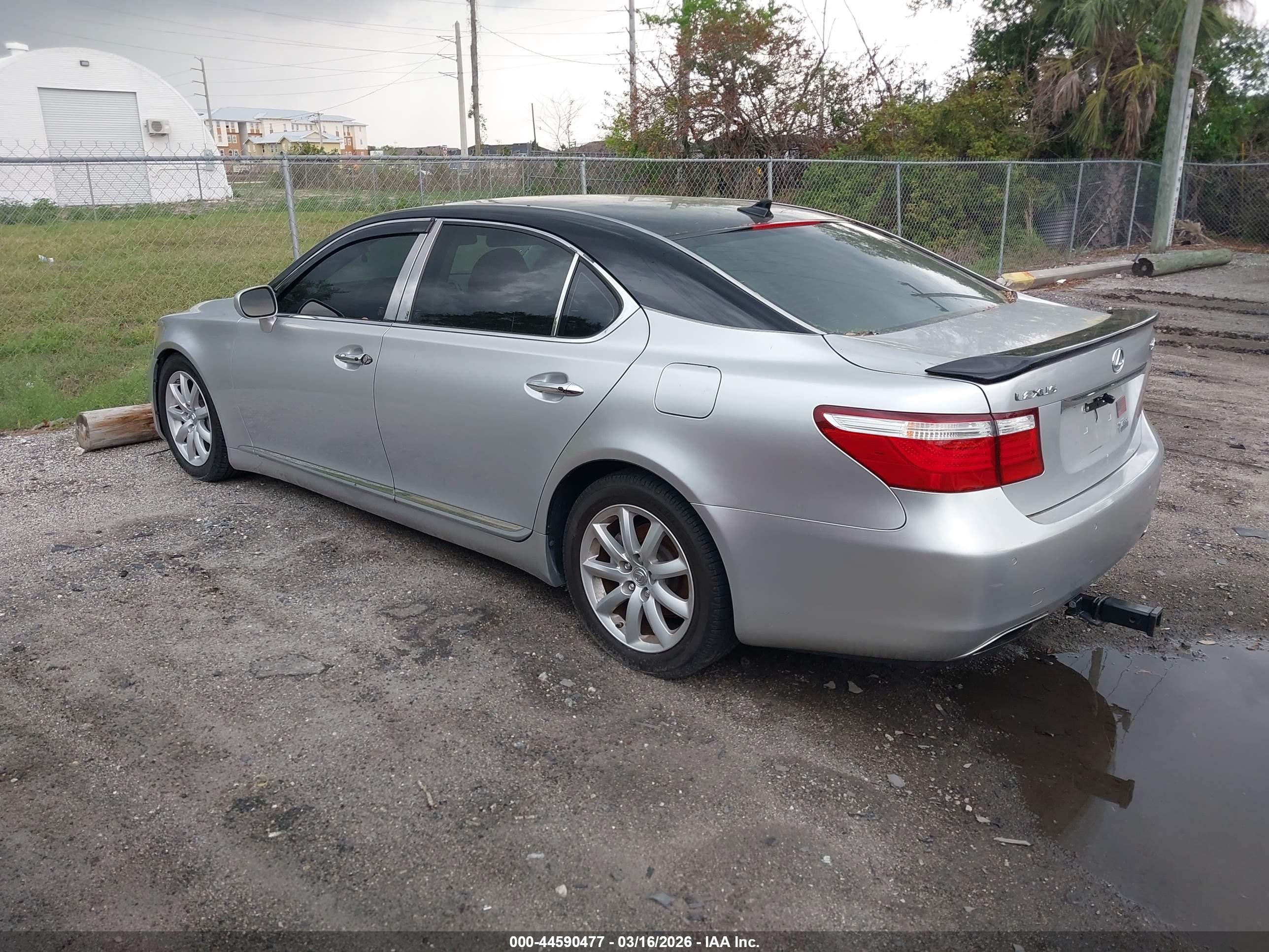 LEXUS LS image 3