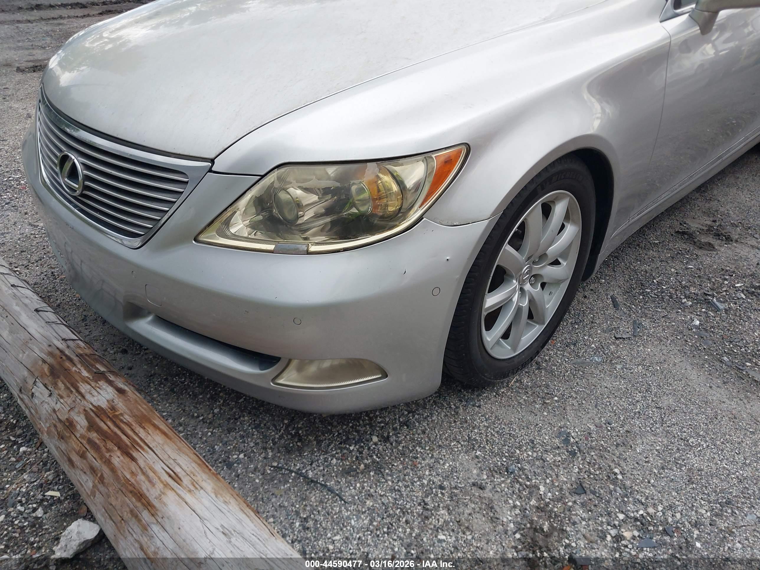 LEXUS LS image 6