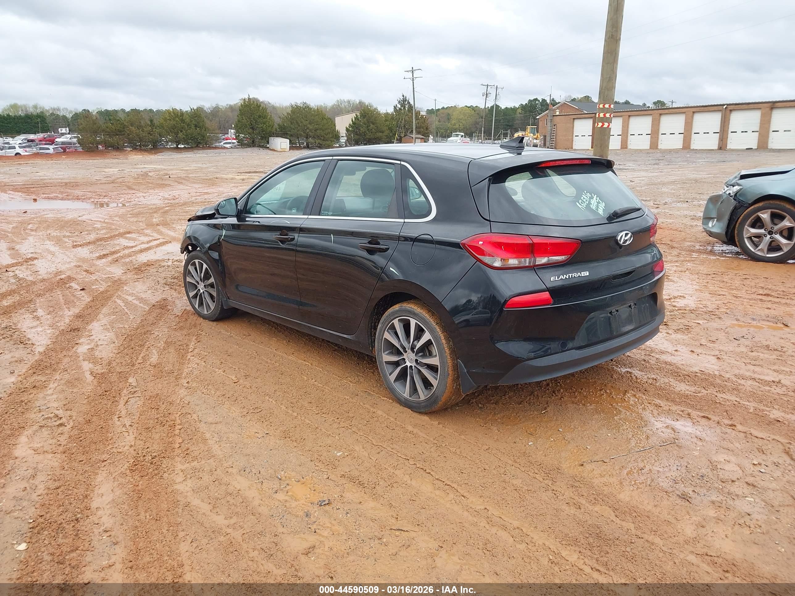 HYUNDAI ELANTRA image 3