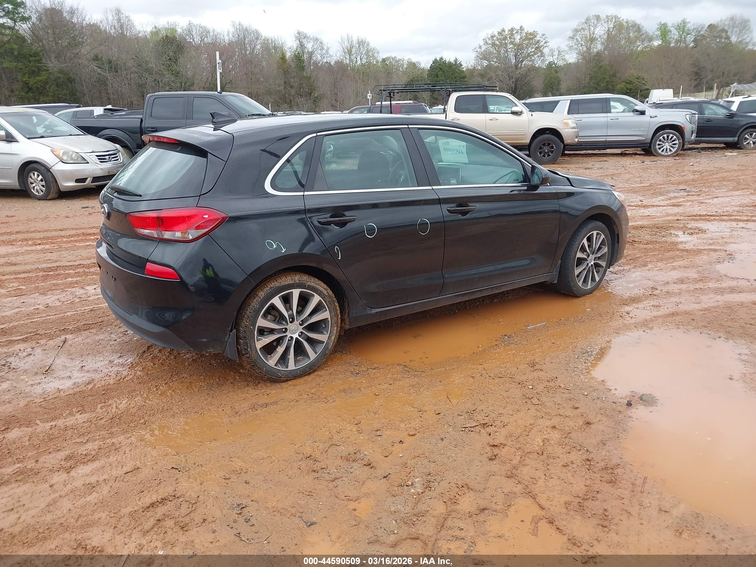 HYUNDAI ELANTRA image 4