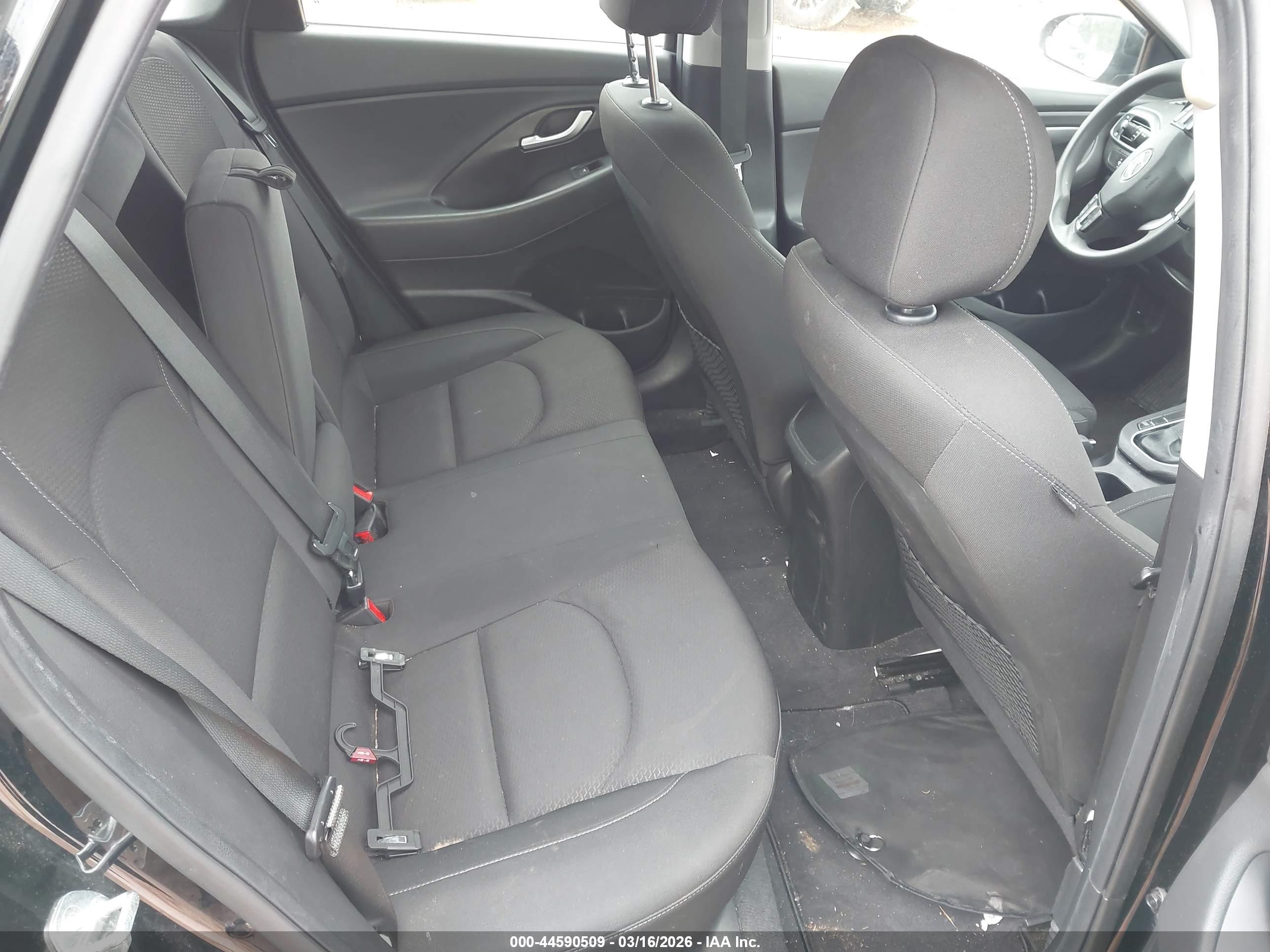 HYUNDAI ELANTRA image 8