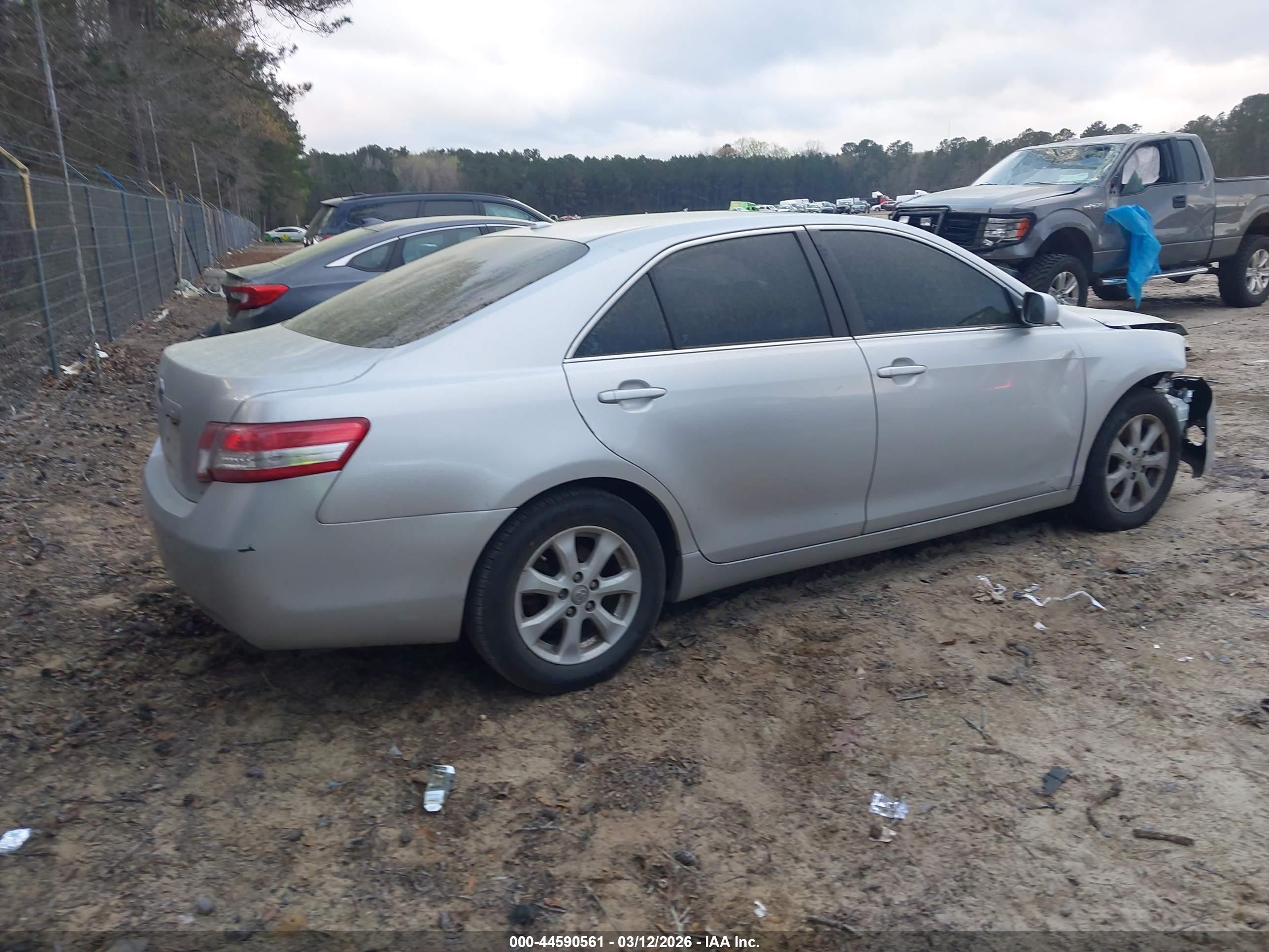 TOYOTA CAMRY image 4