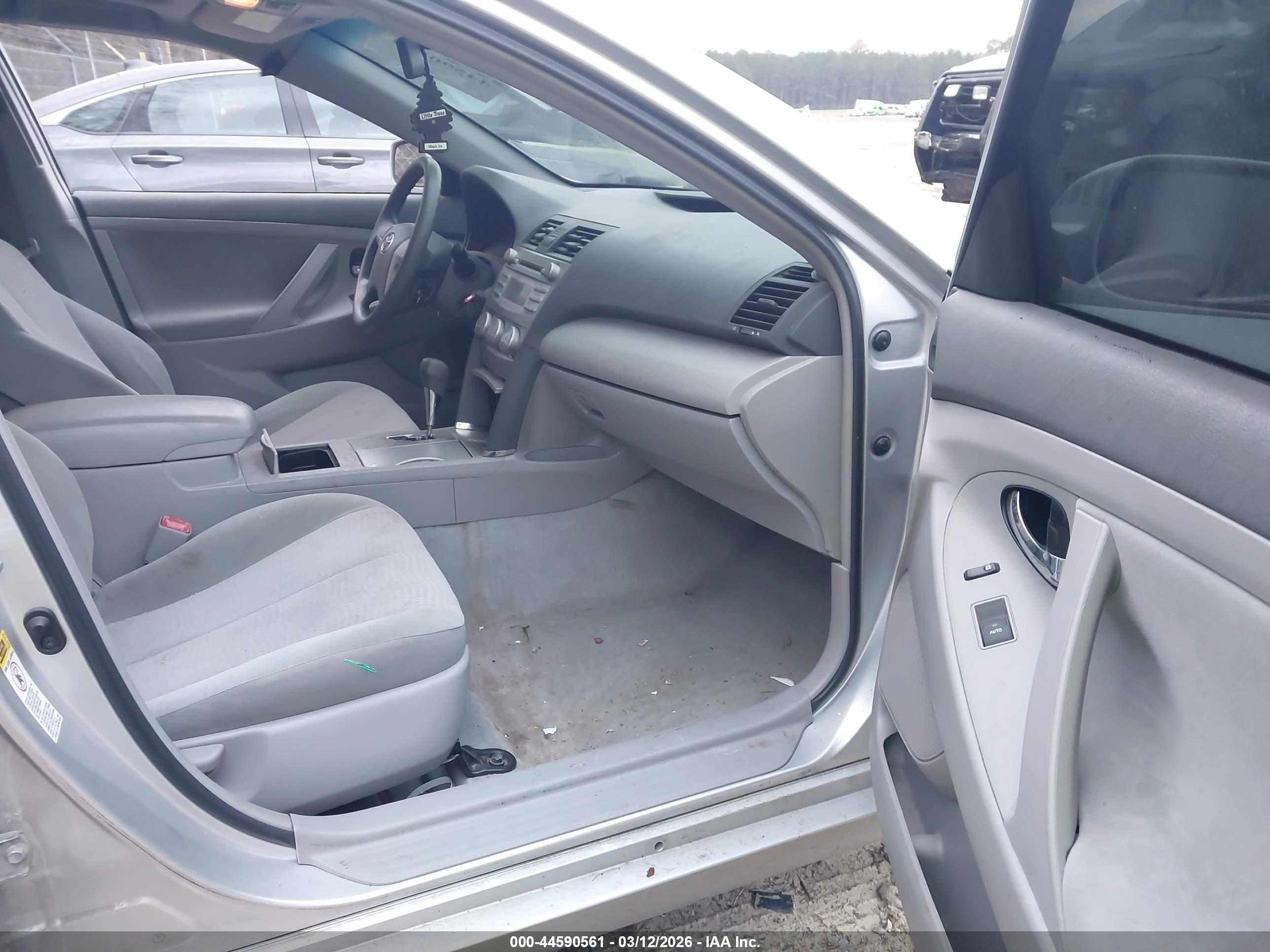 TOYOTA CAMRY image 5