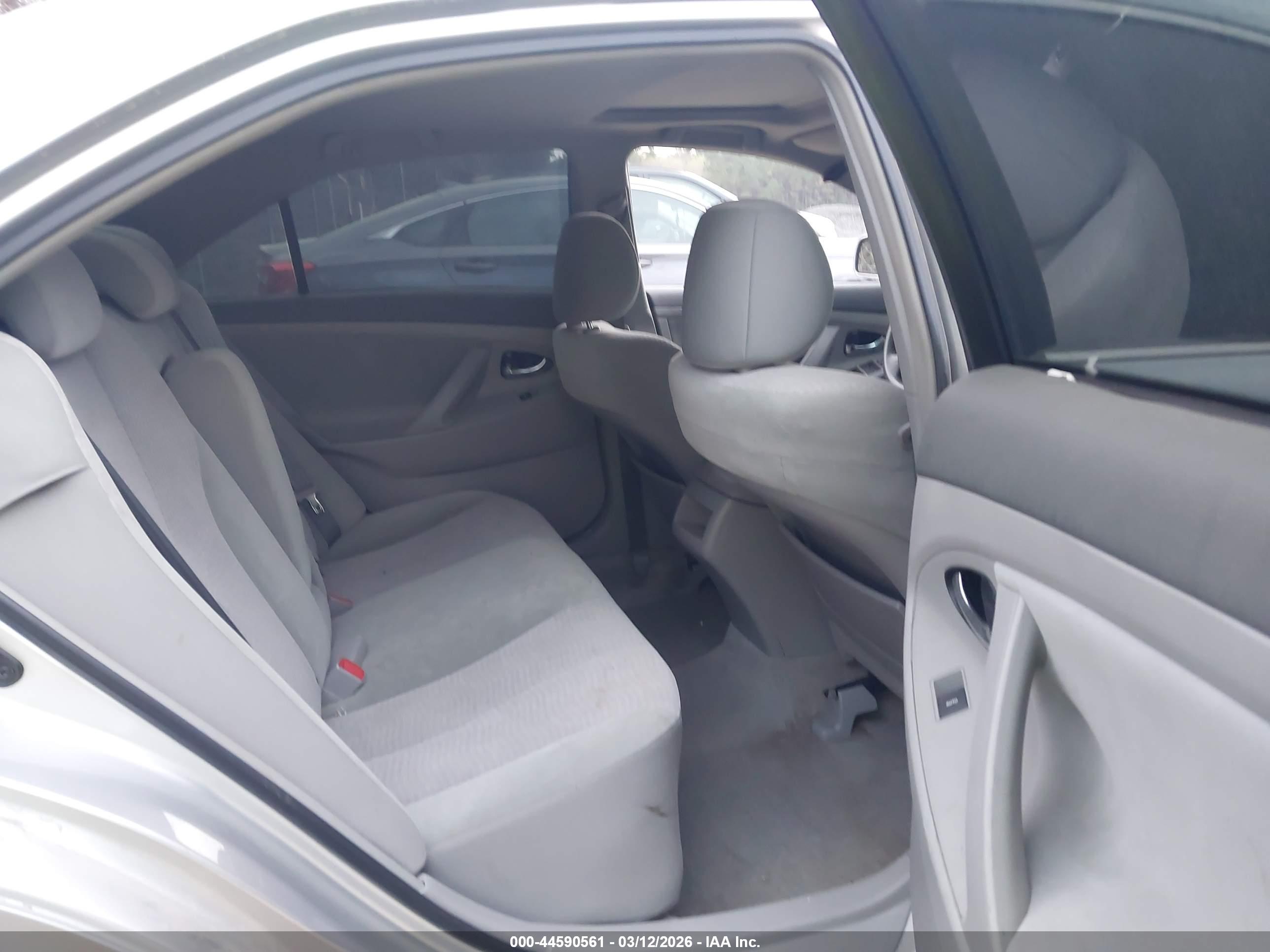 TOYOTA CAMRY image 8