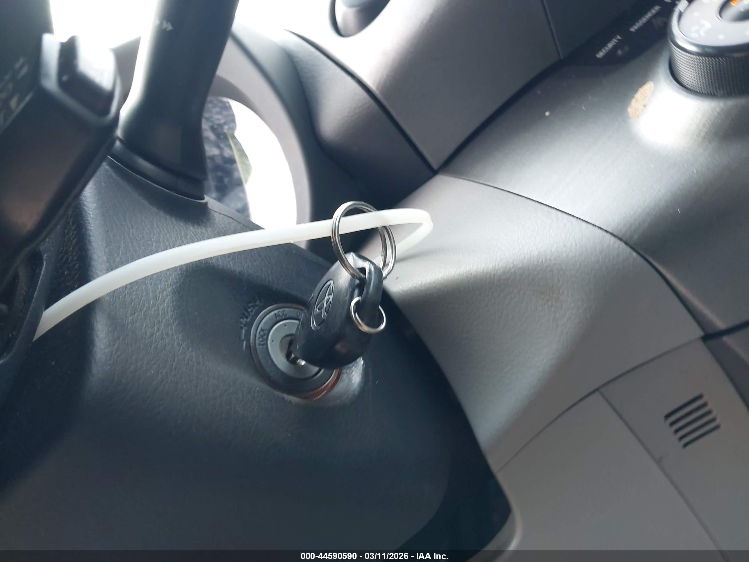 TOYOTA RAV4 image 11