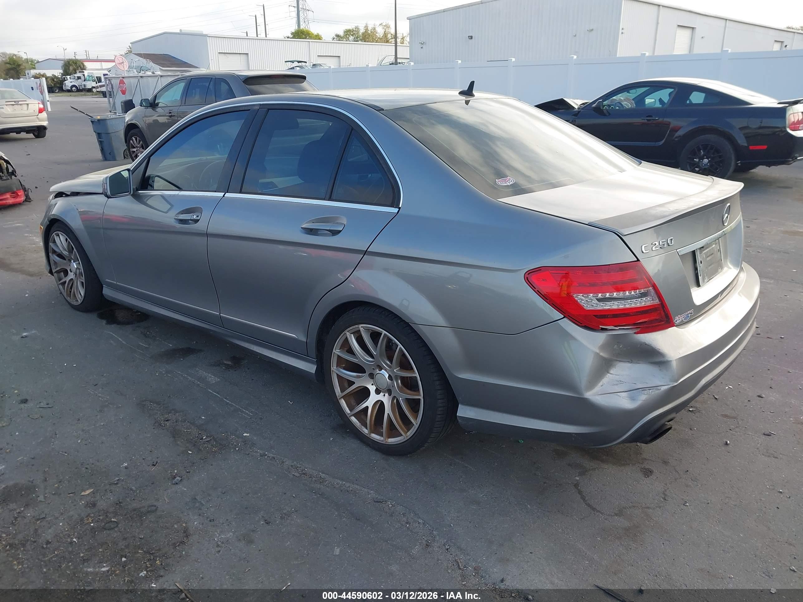 MERCEDES-BENZ C image 3