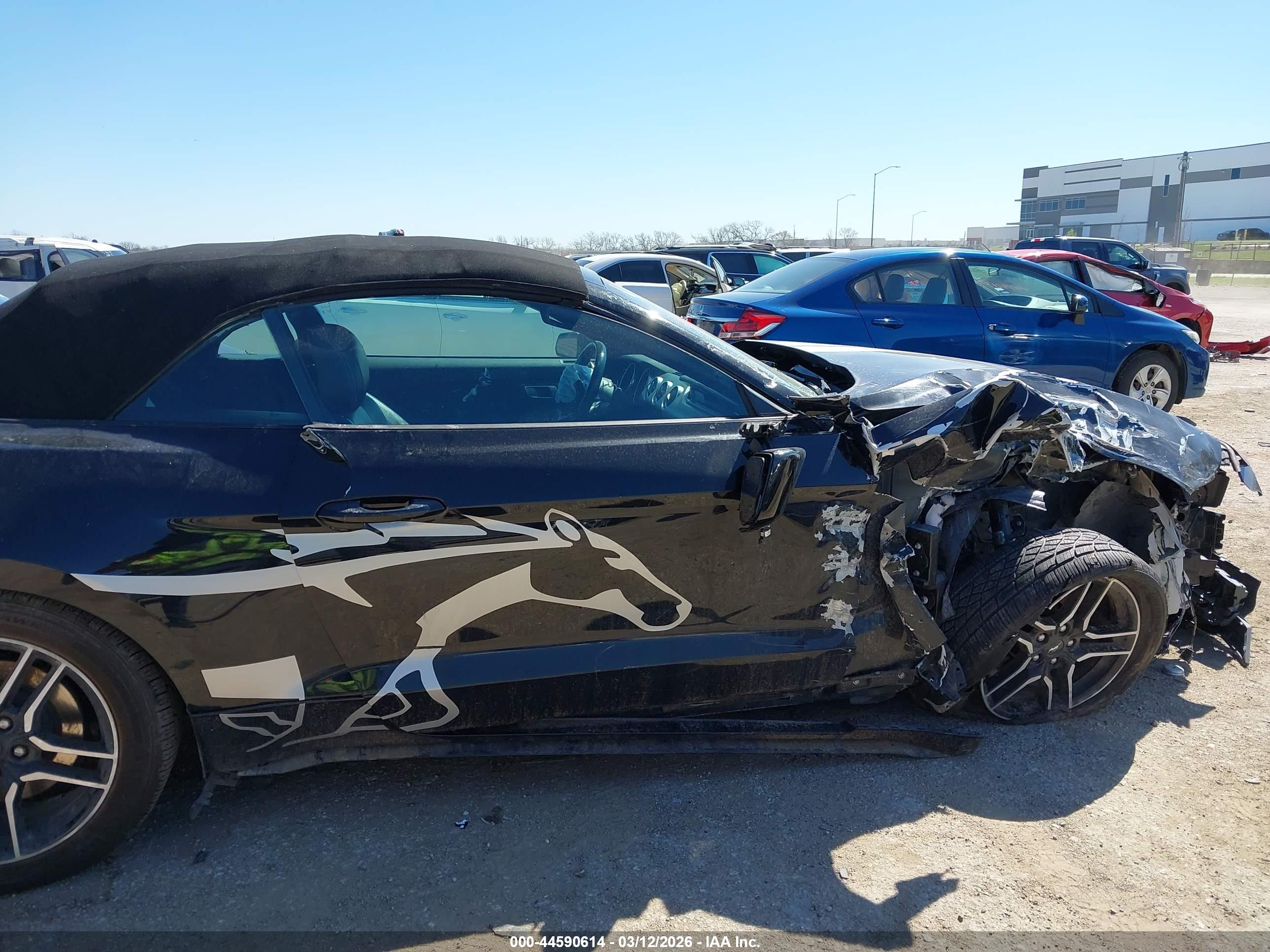 FORD MUSTANG image 6