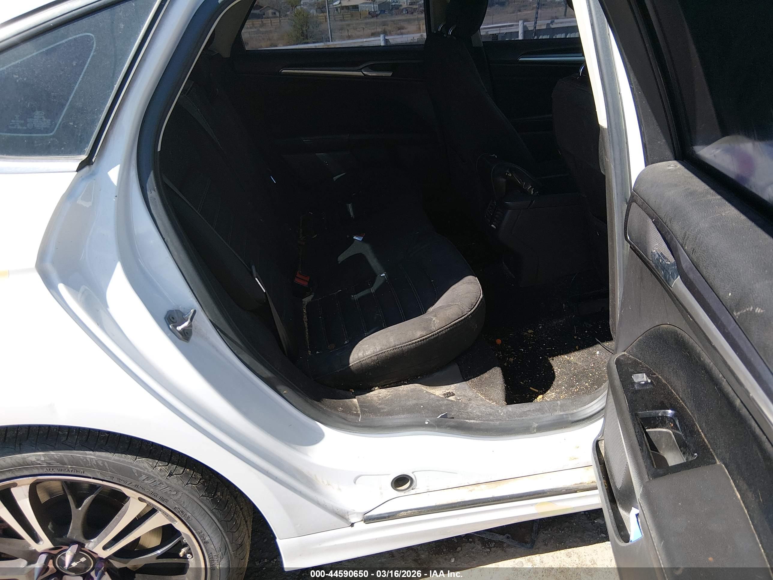 FORD FUSION image 8