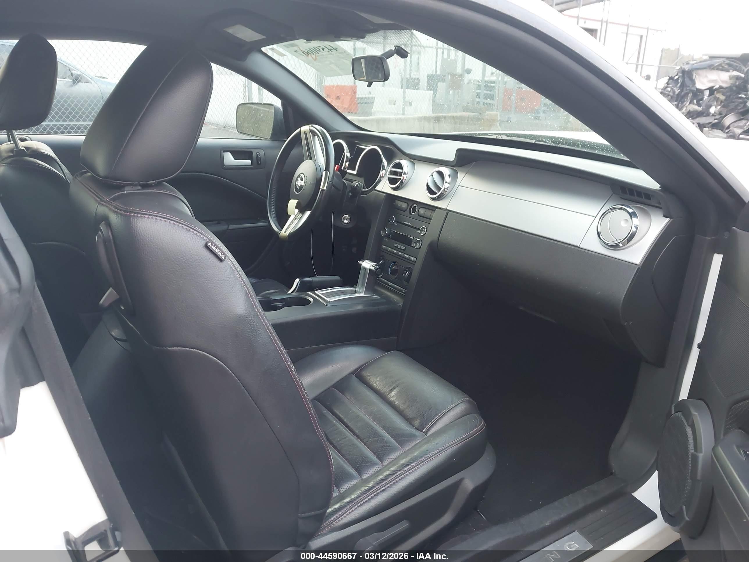 FORD MUSTANG image 5