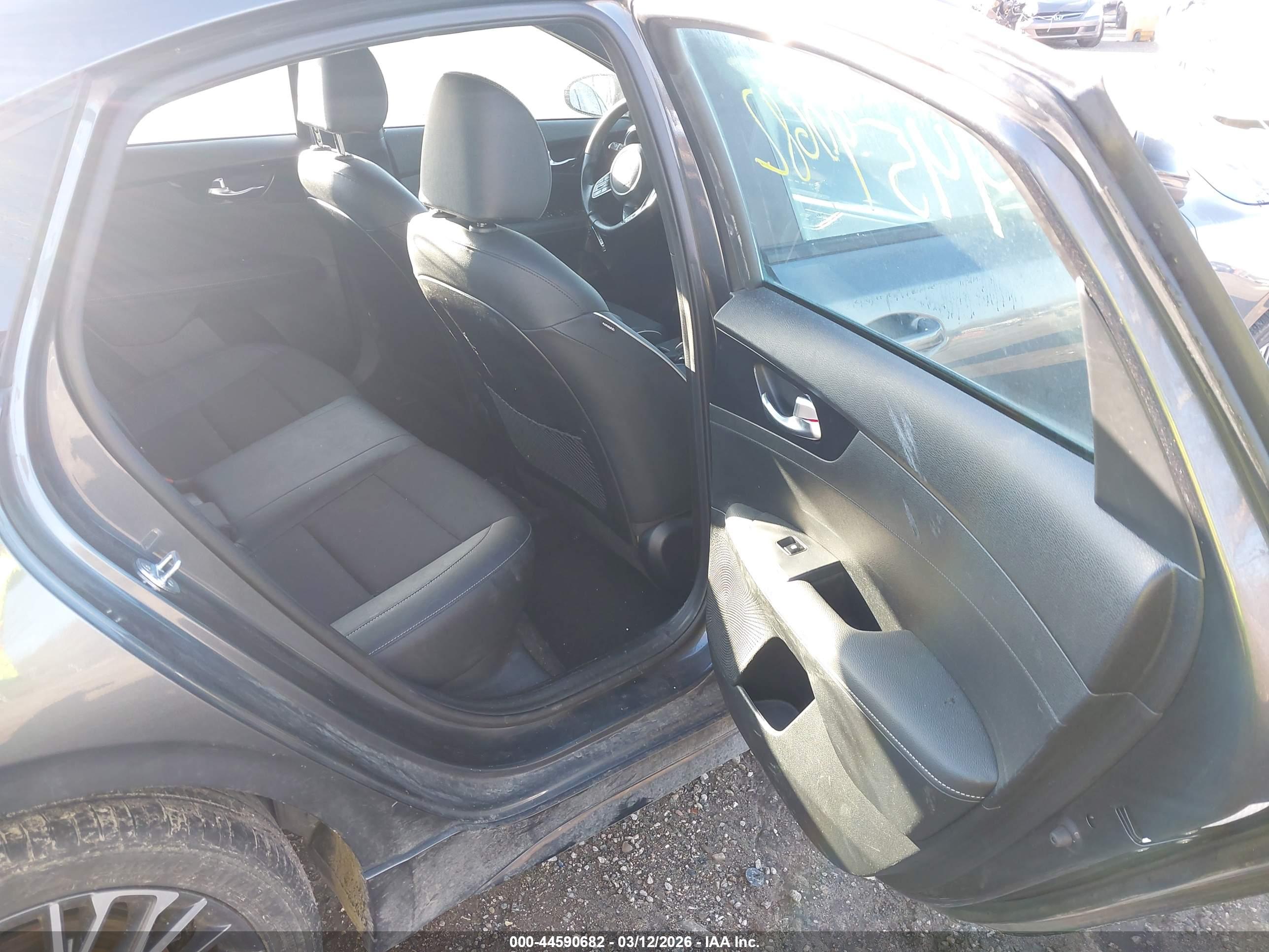 KIA FORTE image 8
