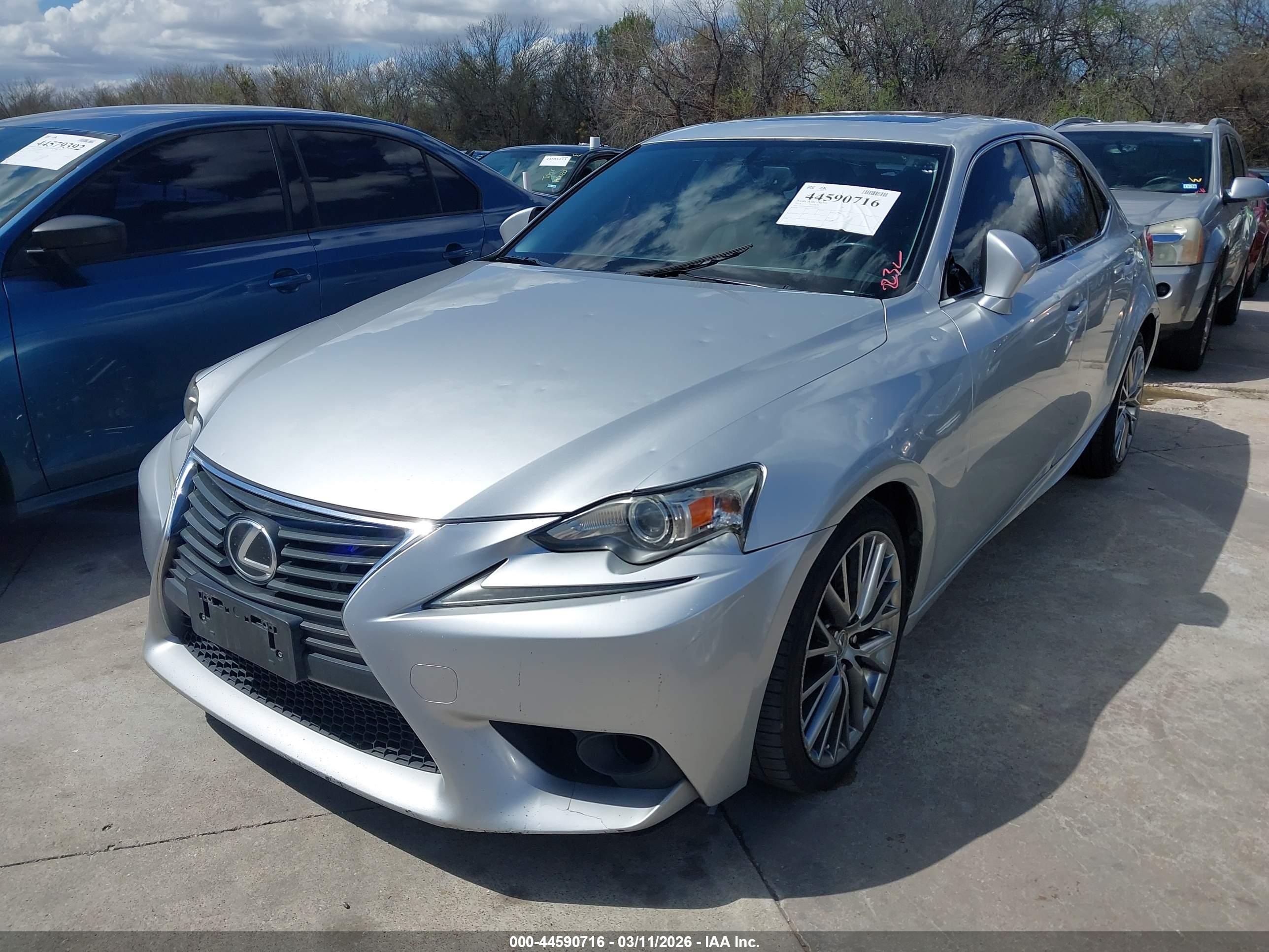 LEXUS IS image 2
