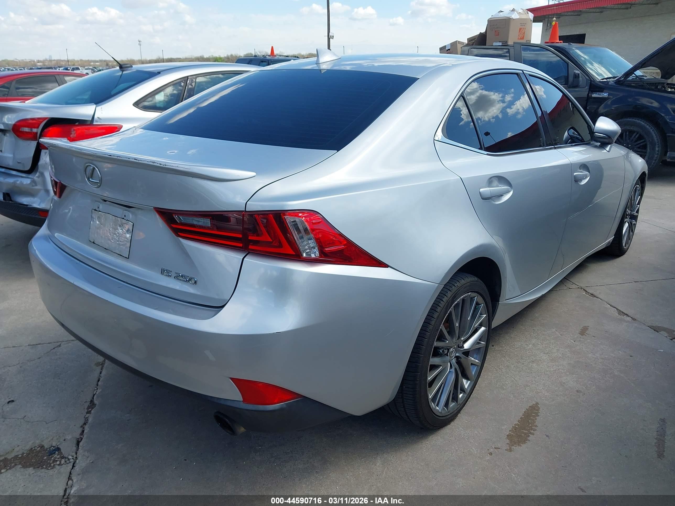 LEXUS IS image 4