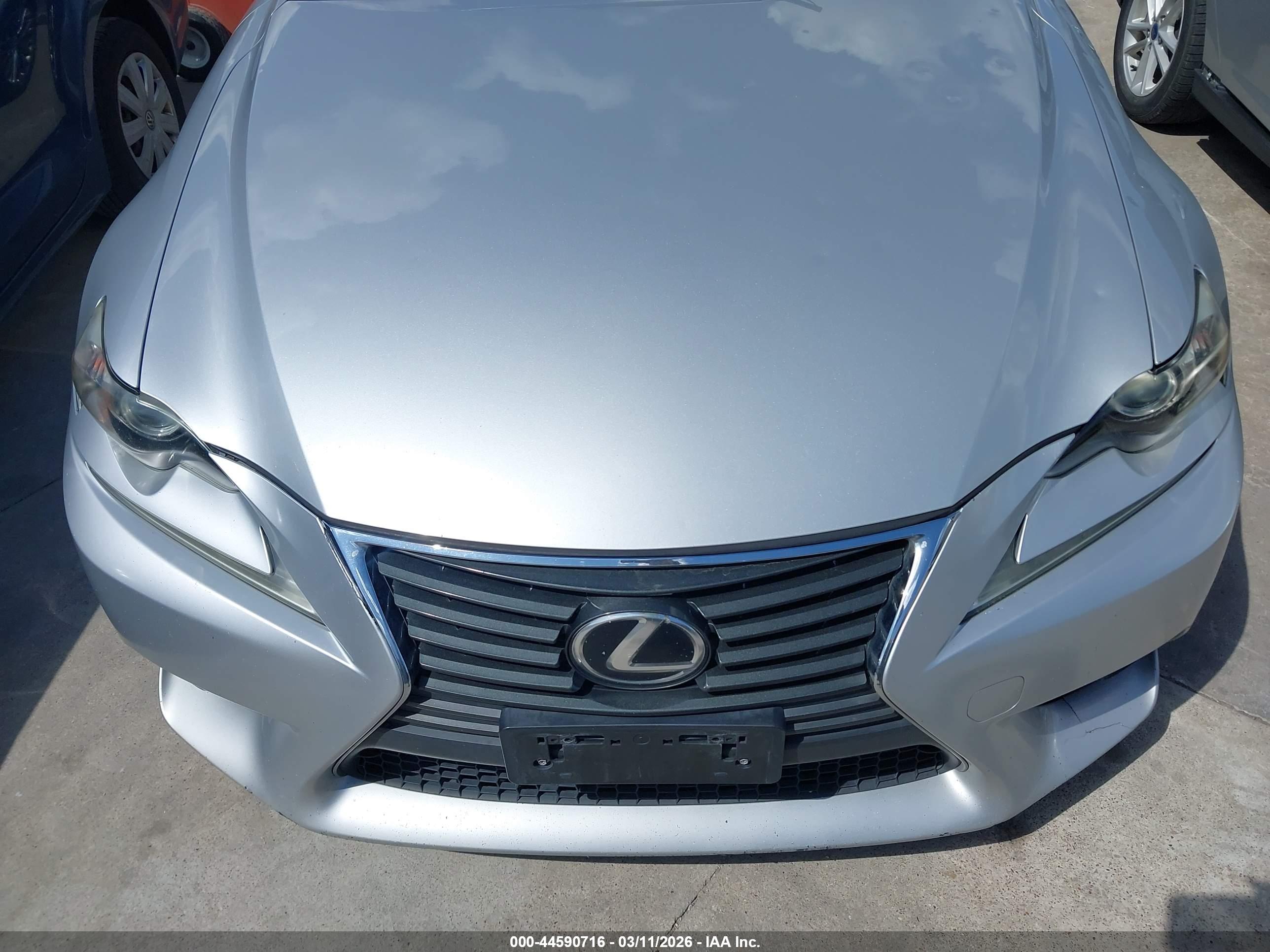 LEXUS IS image 6