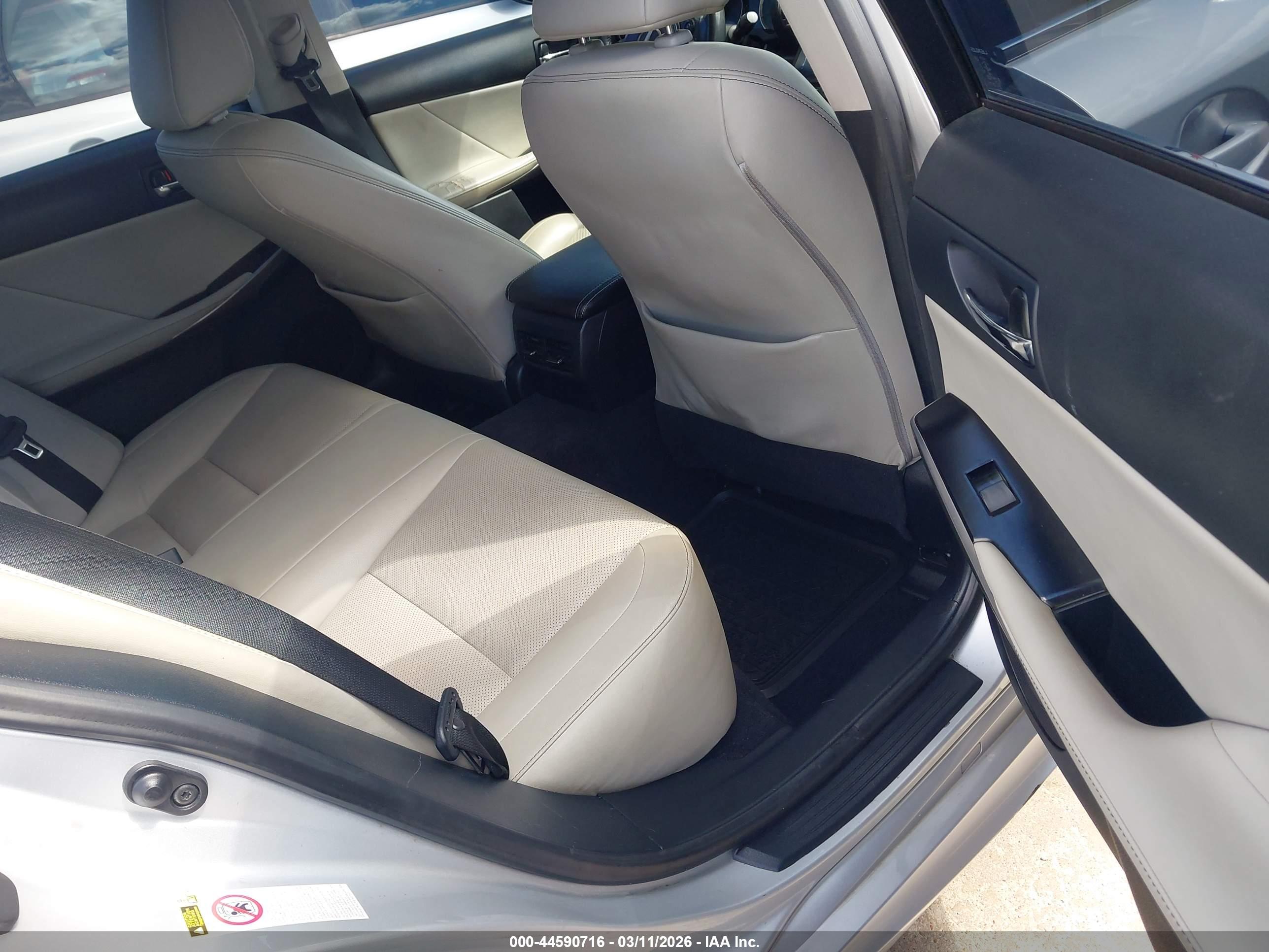 LEXUS IS image 8