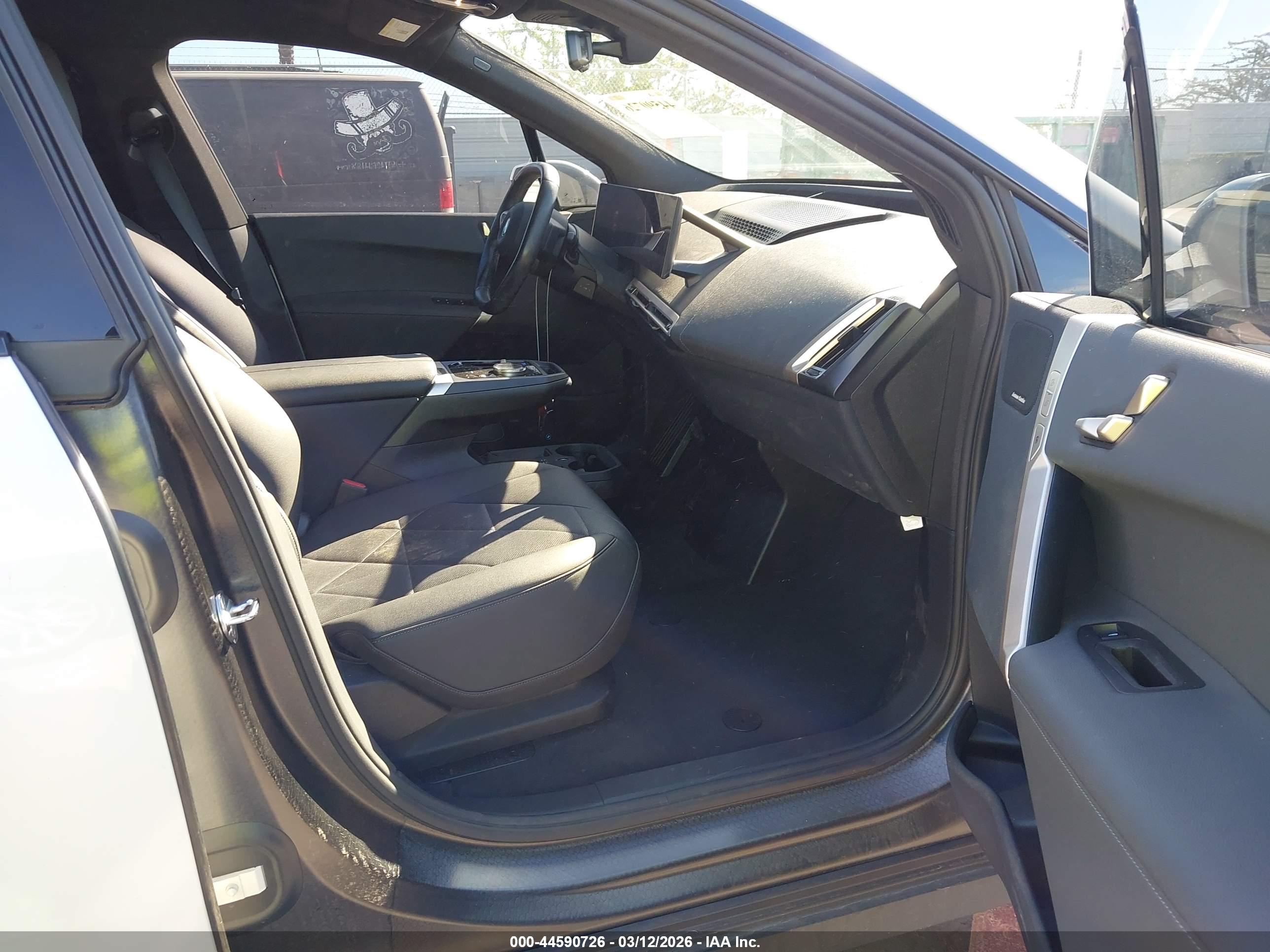 BMW IX image 5
