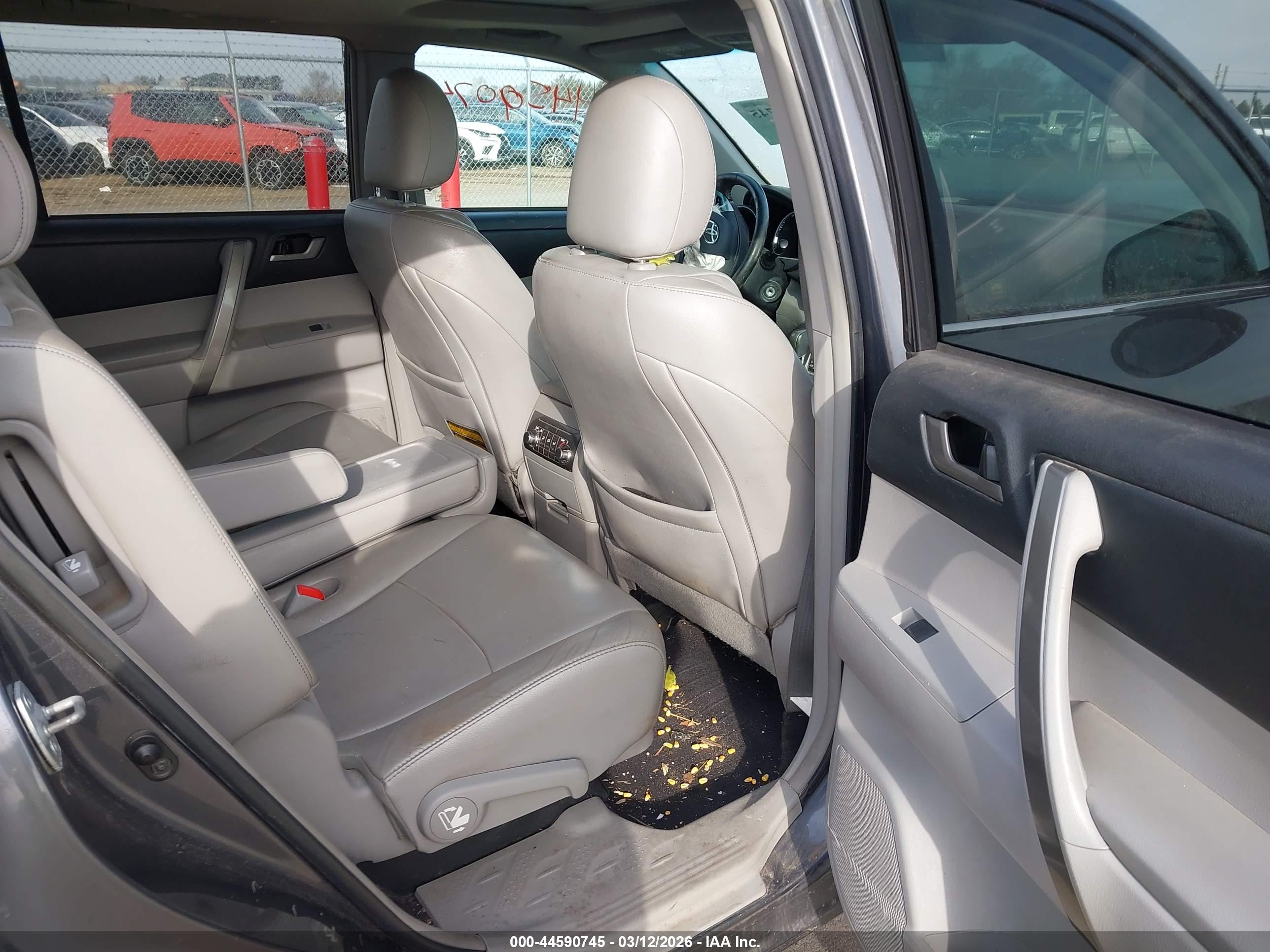 TOYOTA HIGHLANDER image 8