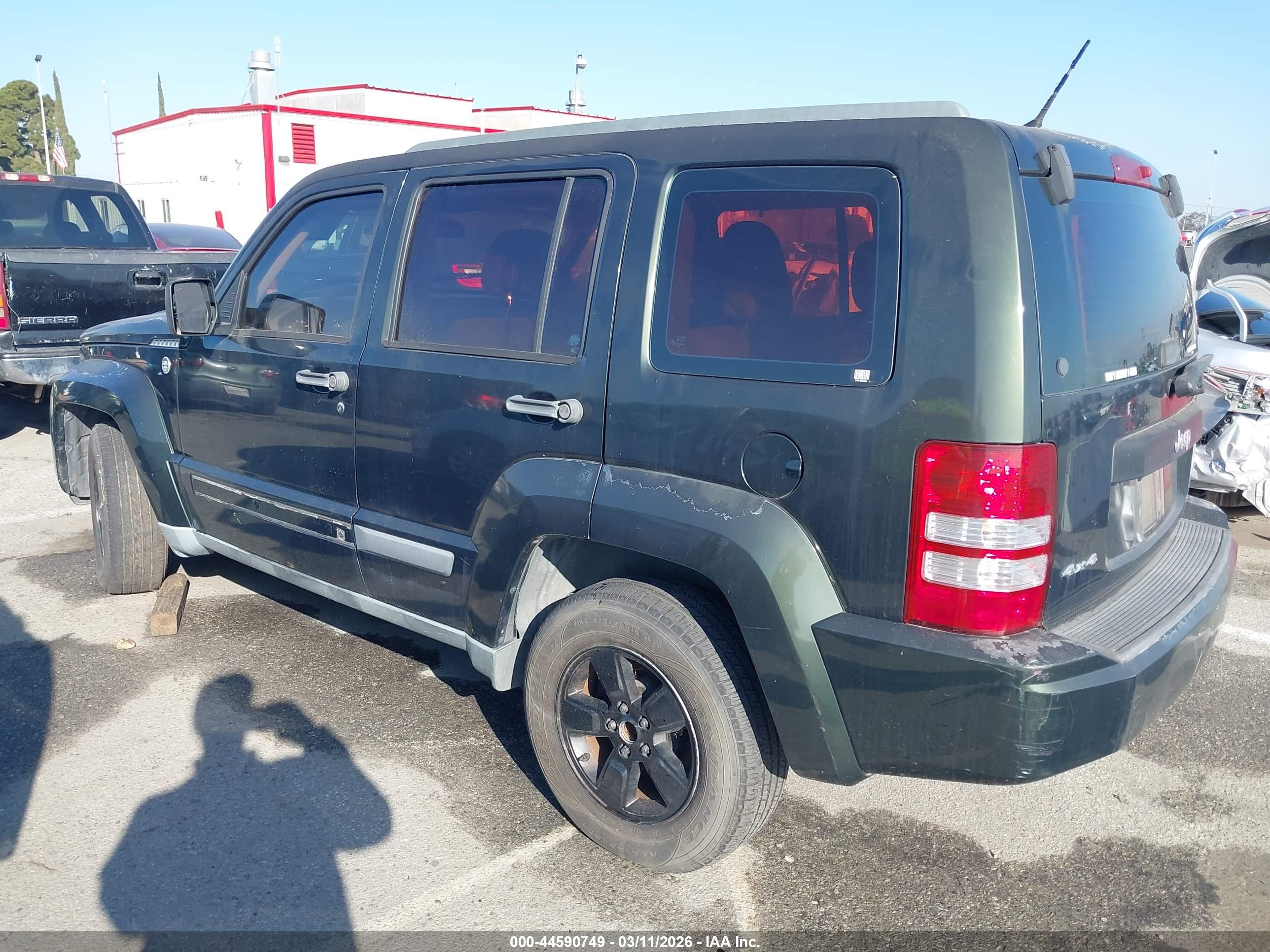 JEEP LIBERTY image 3