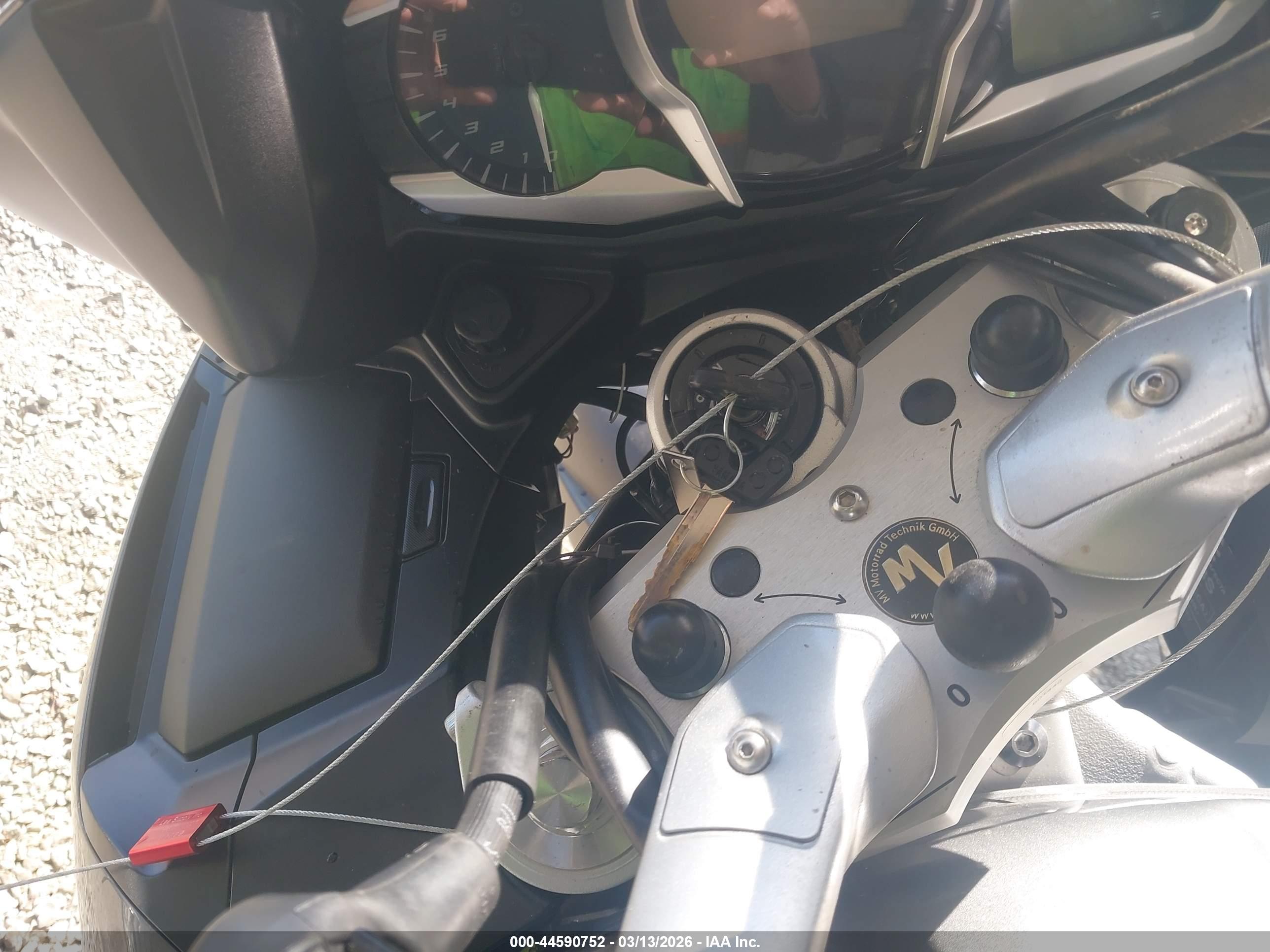 YAMAHA FJR1300 image 11