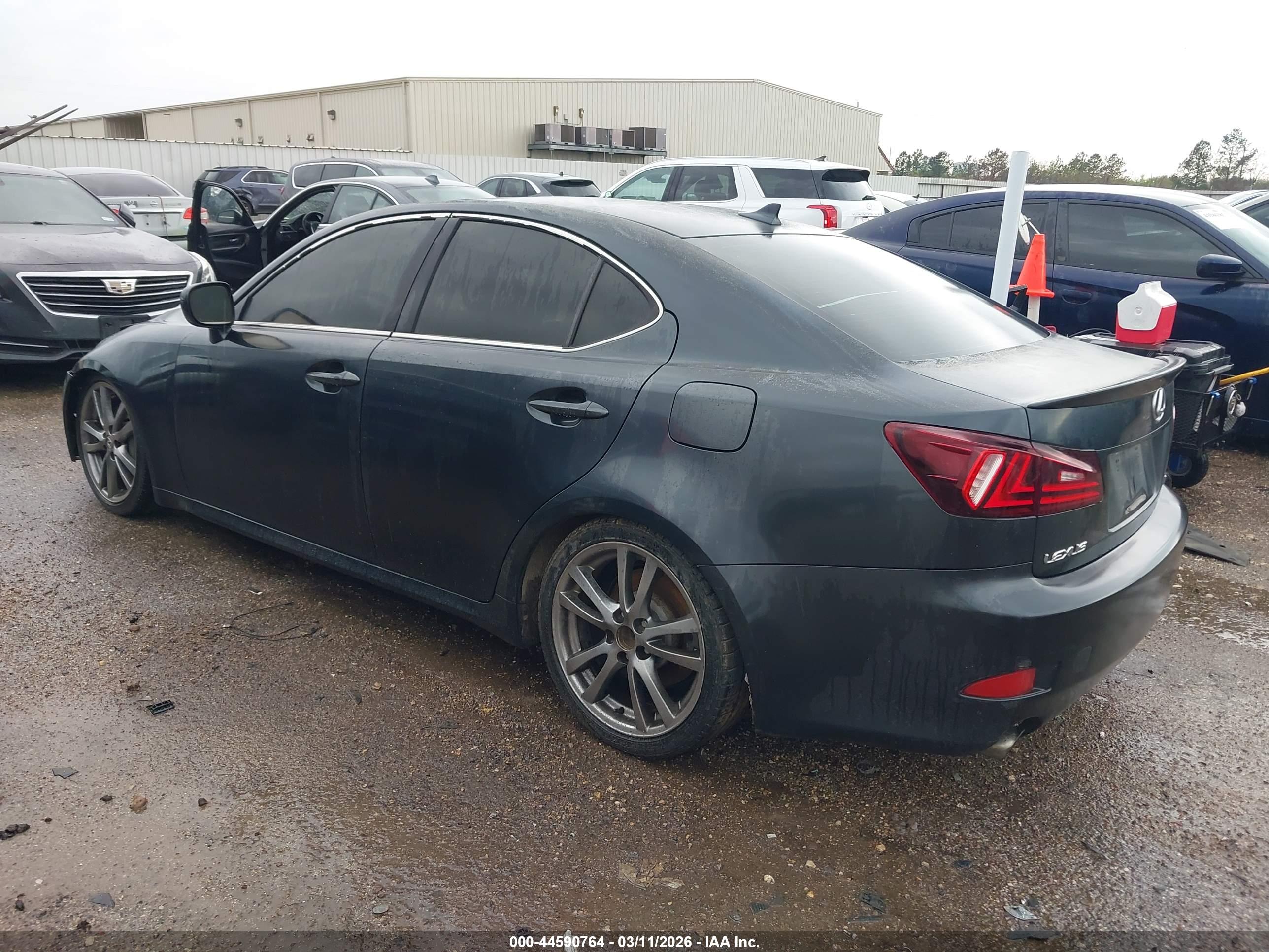 LEXUS IS image 3