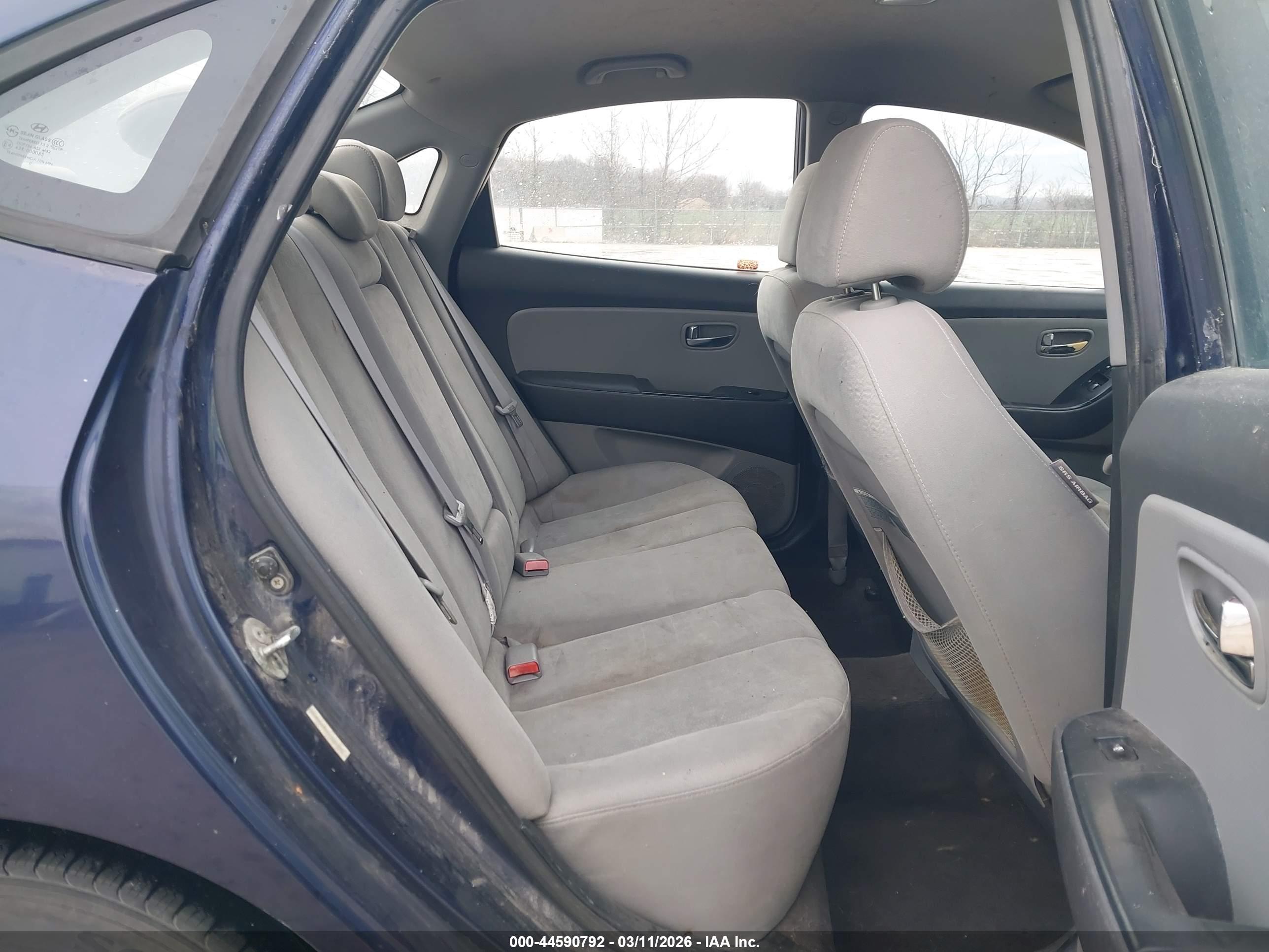 HYUNDAI ELANTRA image 8