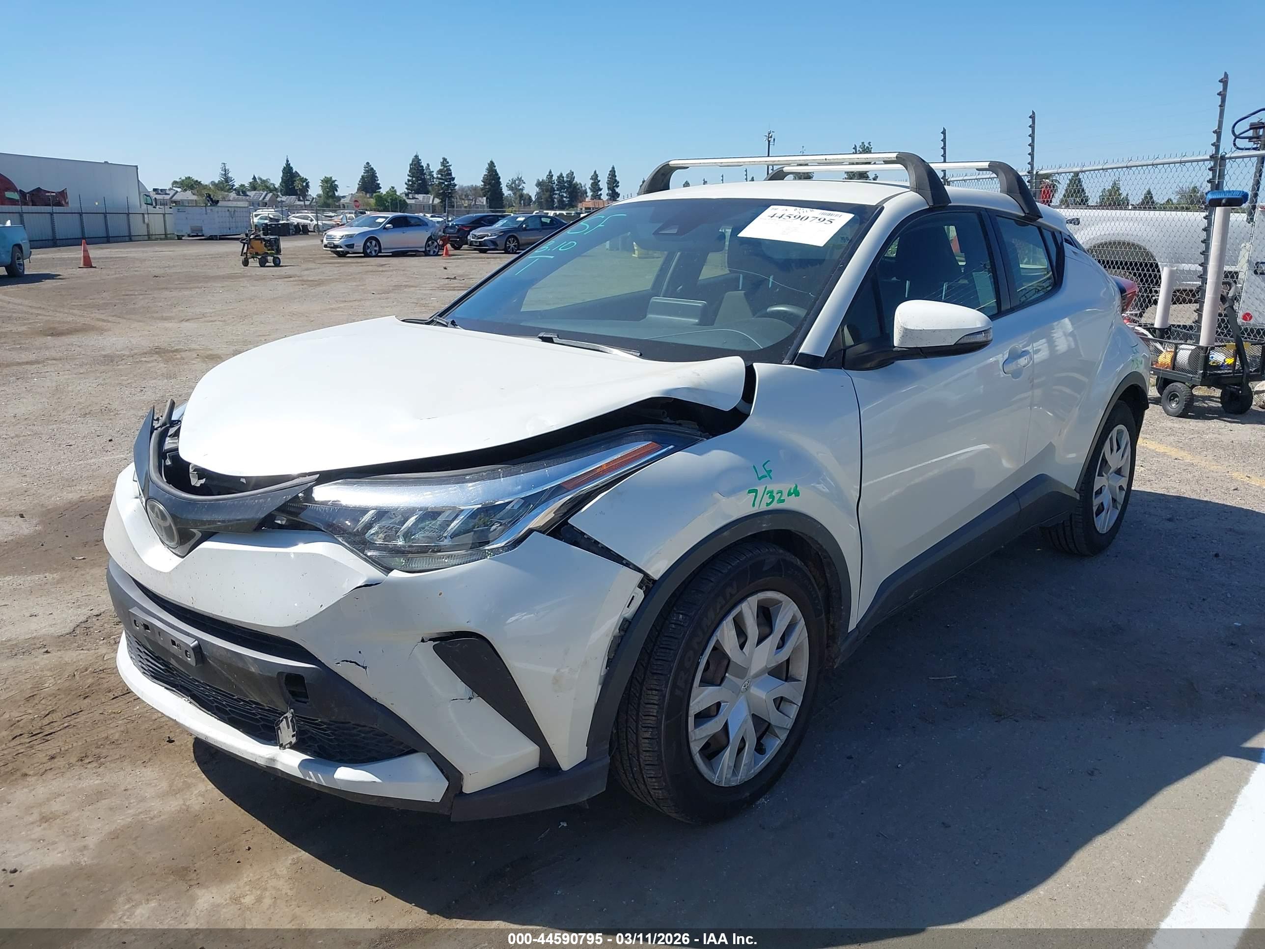 TOYOTA C-HR image 2