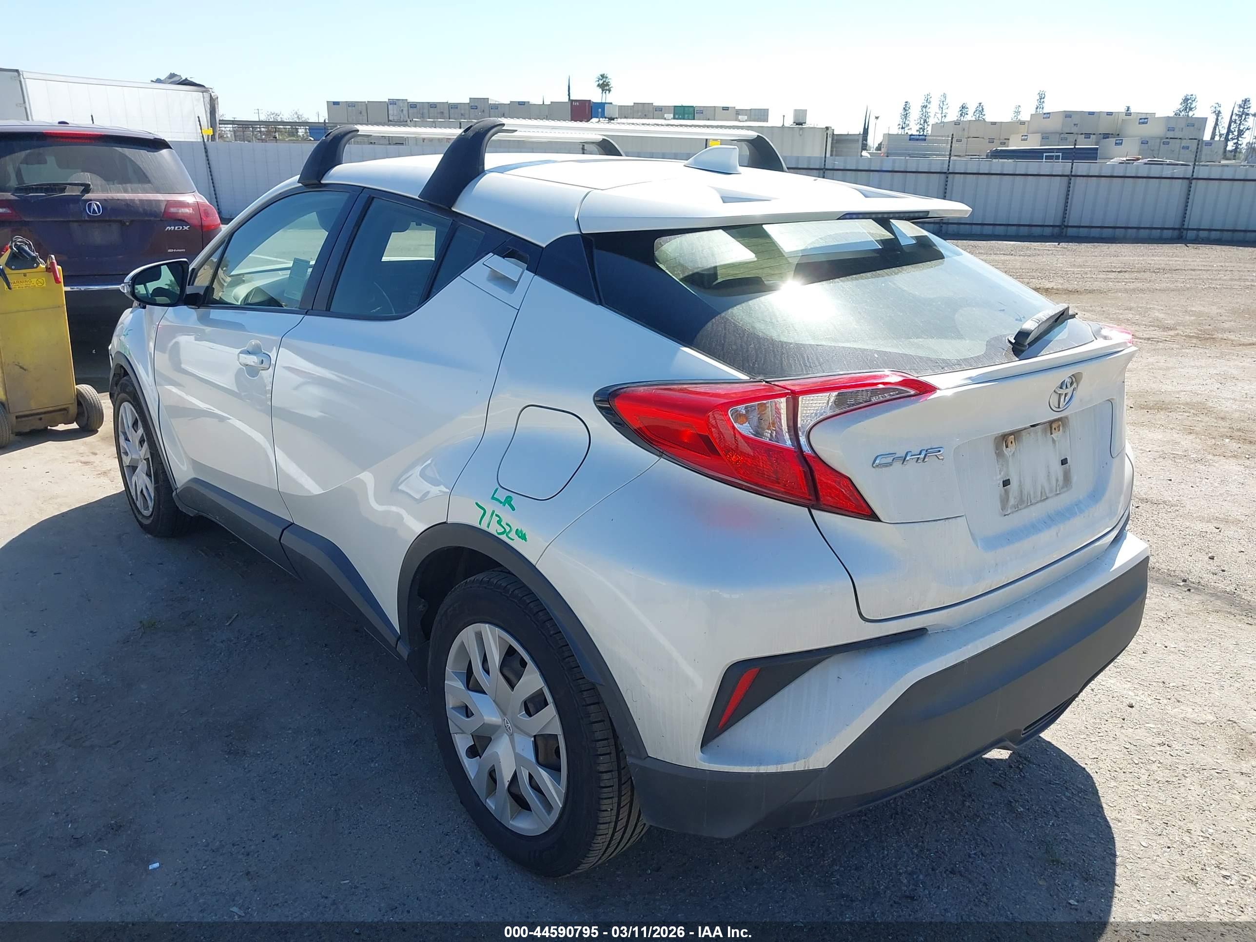 TOYOTA C-HR image 3