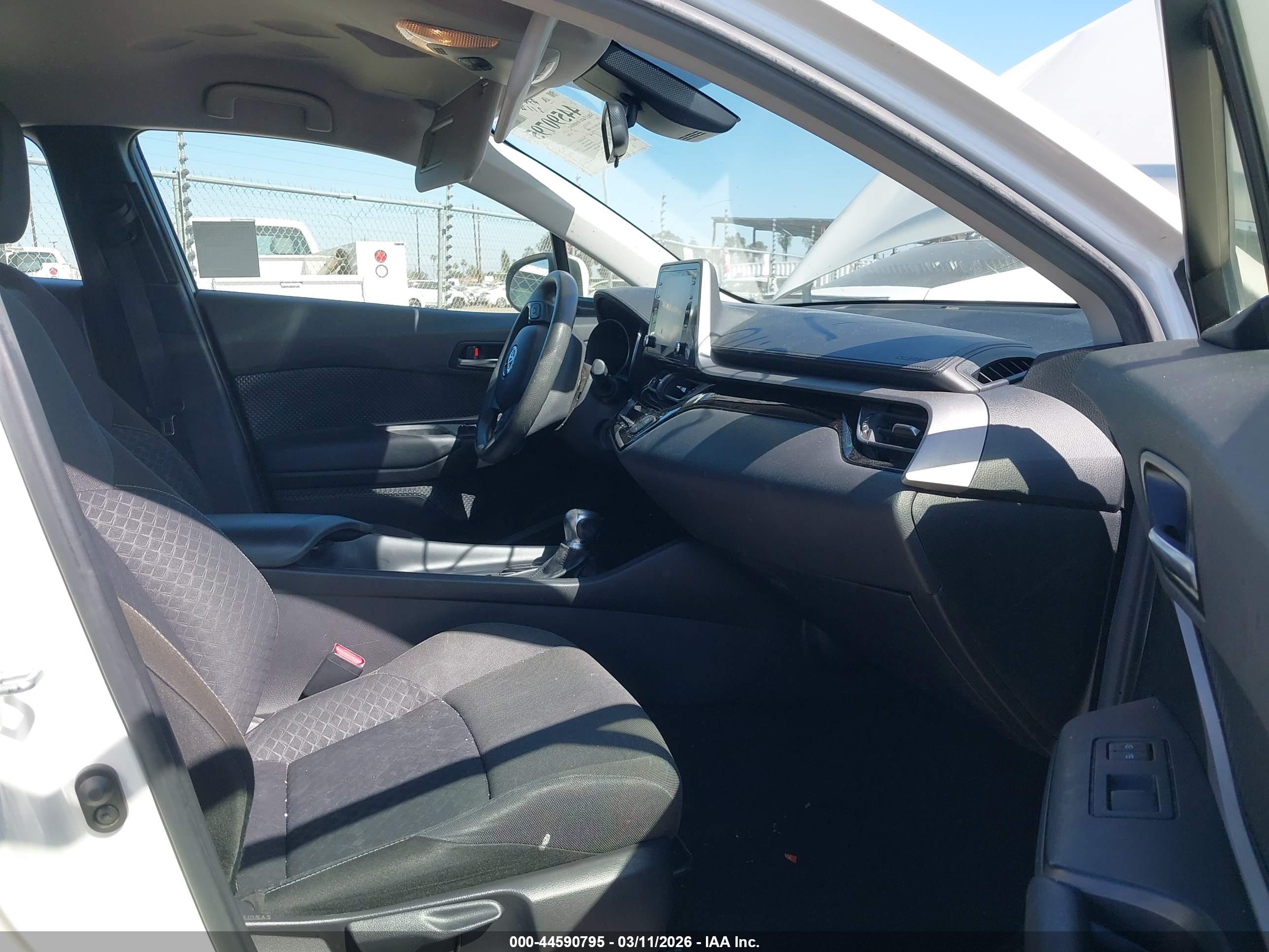 TOYOTA C-HR image 5
