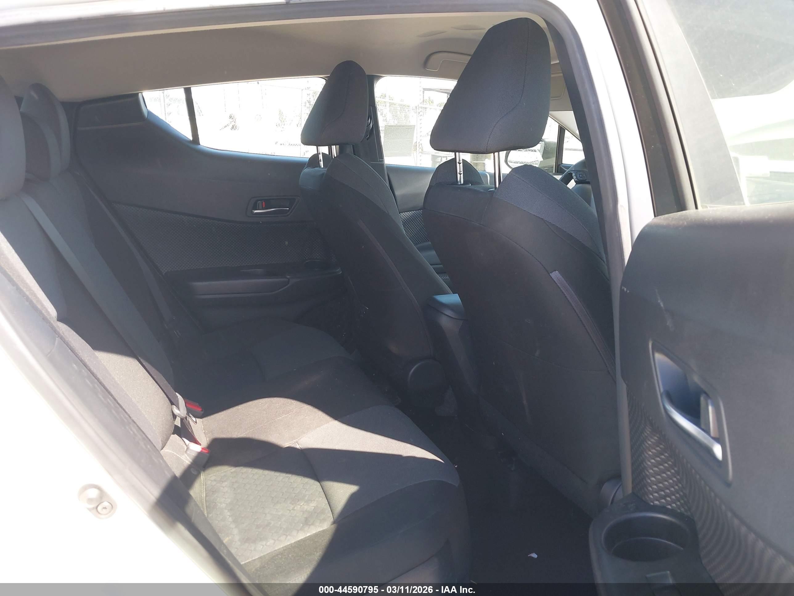 TOYOTA C-HR image 8