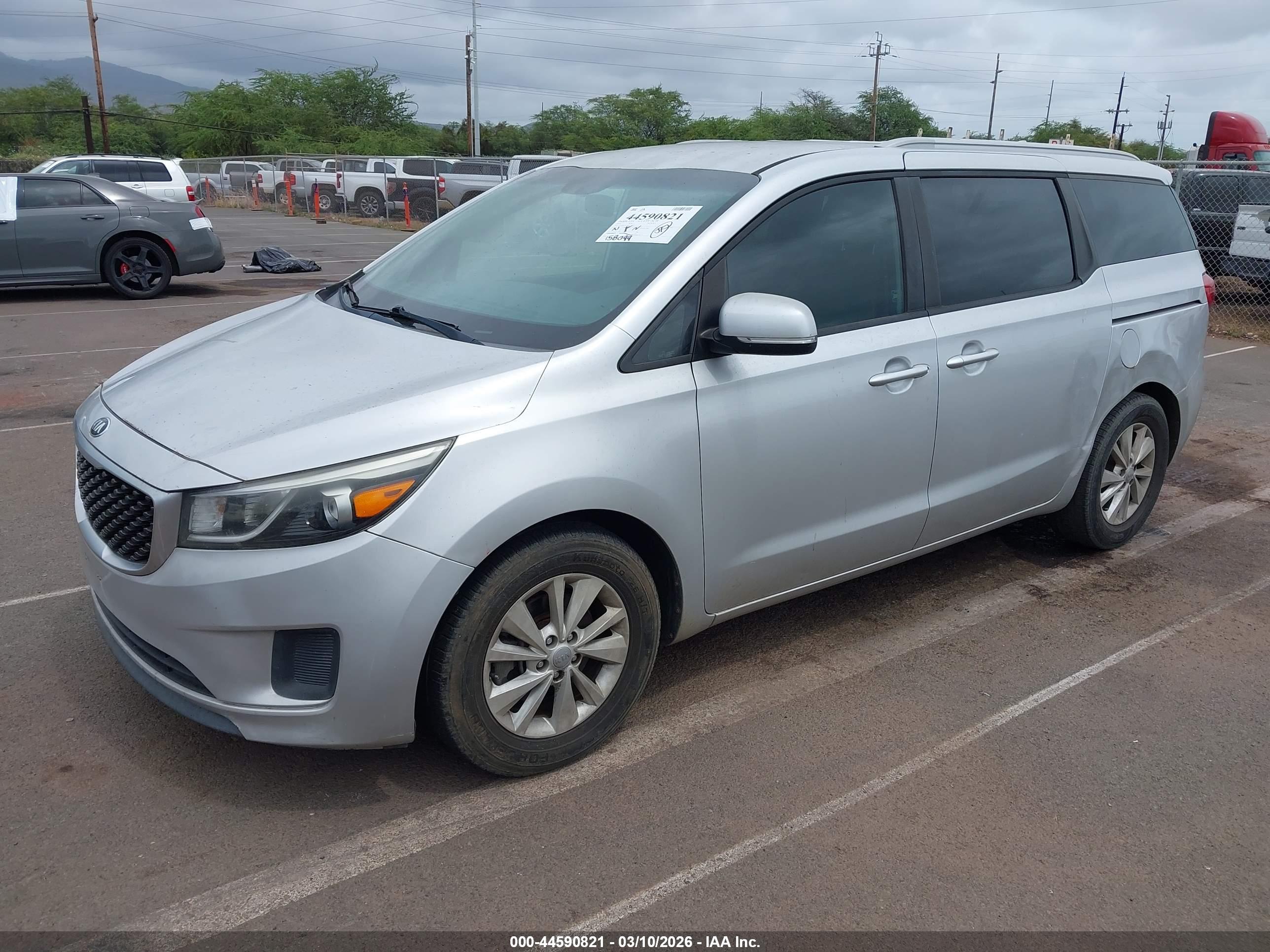 KIA SEDONA image 2