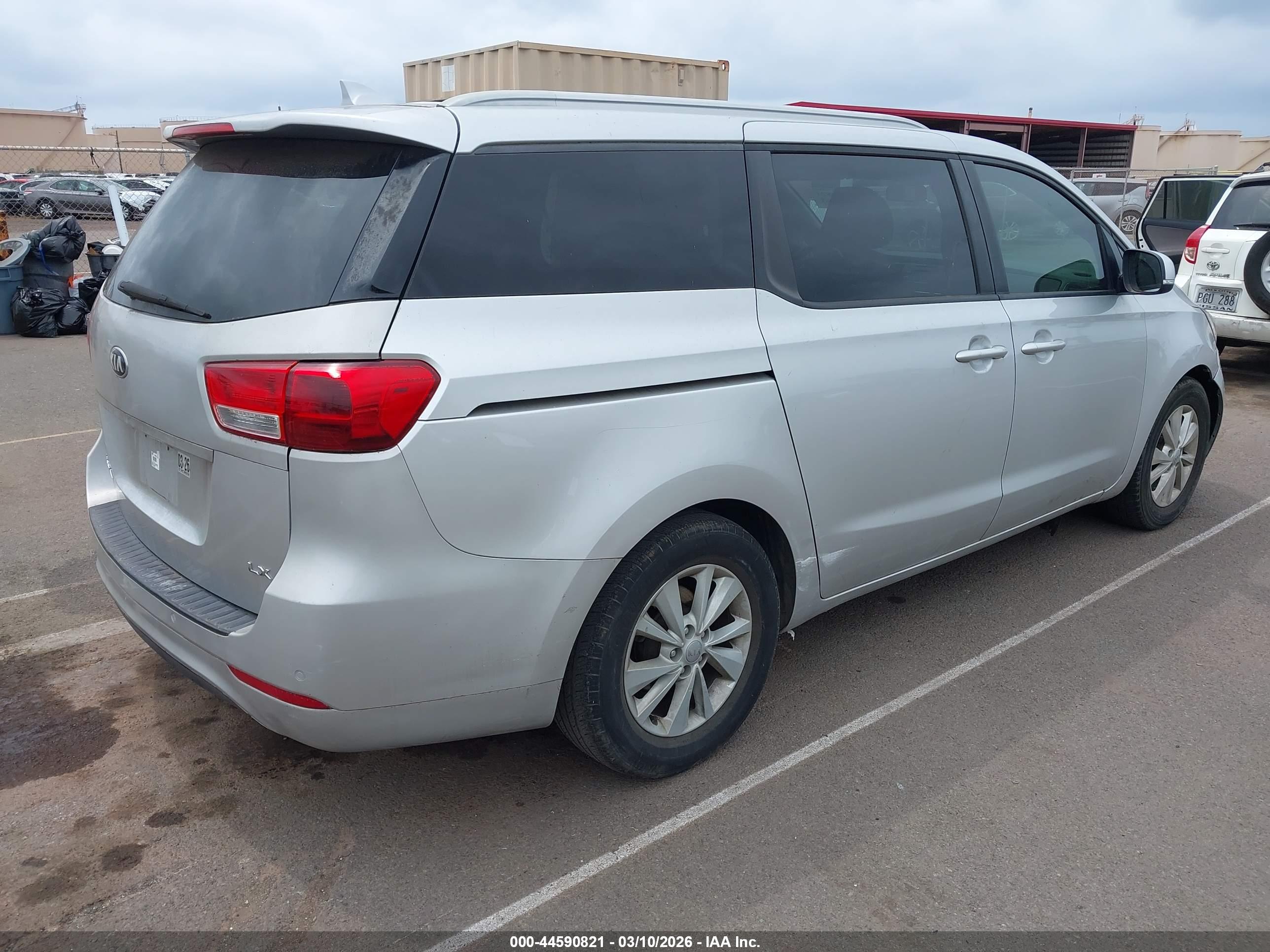 KIA SEDONA image 4